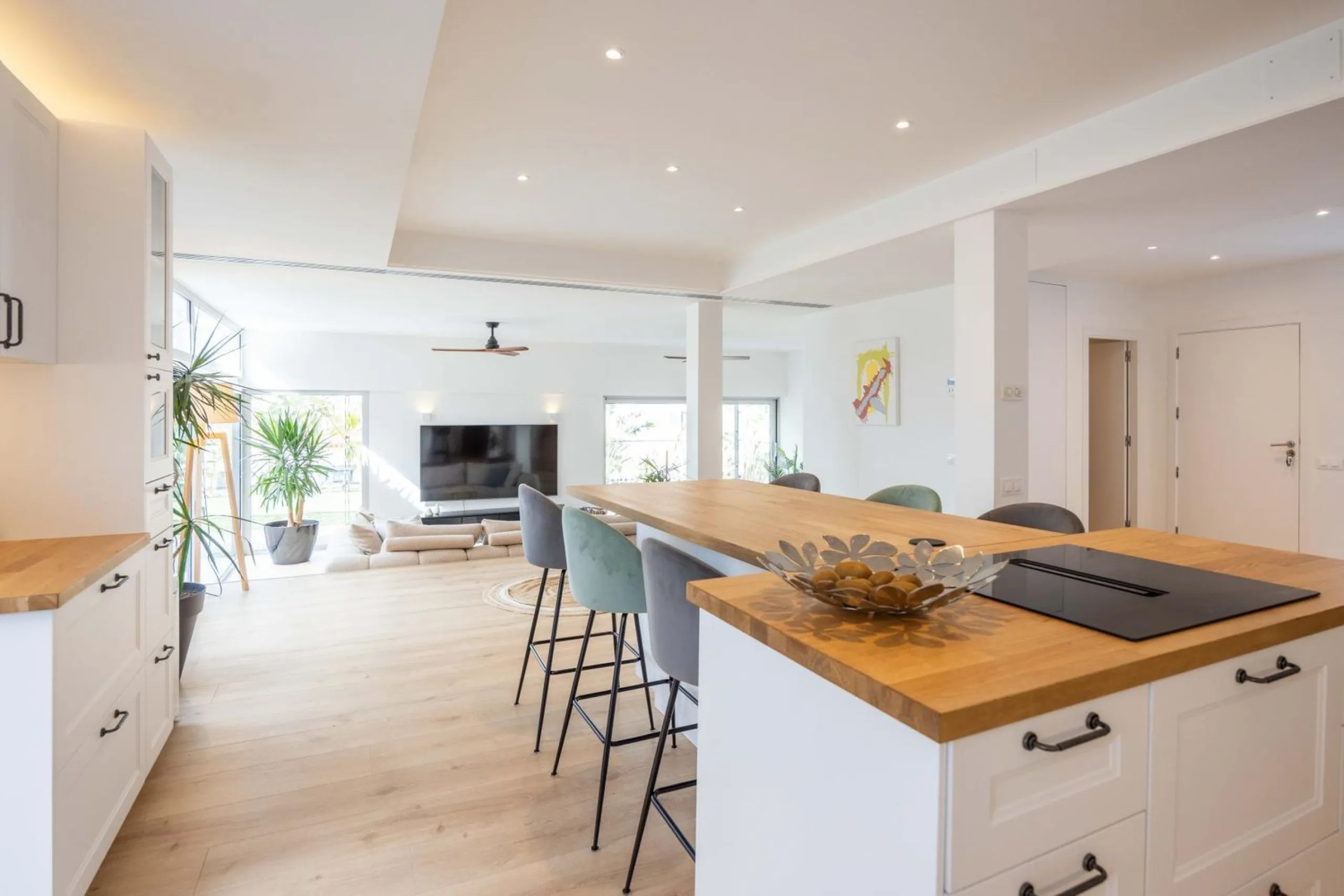 Contemporary Designer Villa with Private Pool in Esplugues de Llobregat, Barcelona