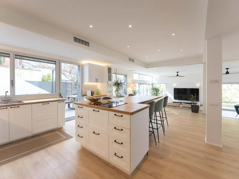 Contemporary Designer Villa with Private Pool in Esplugues de Llobregat, Barcelona