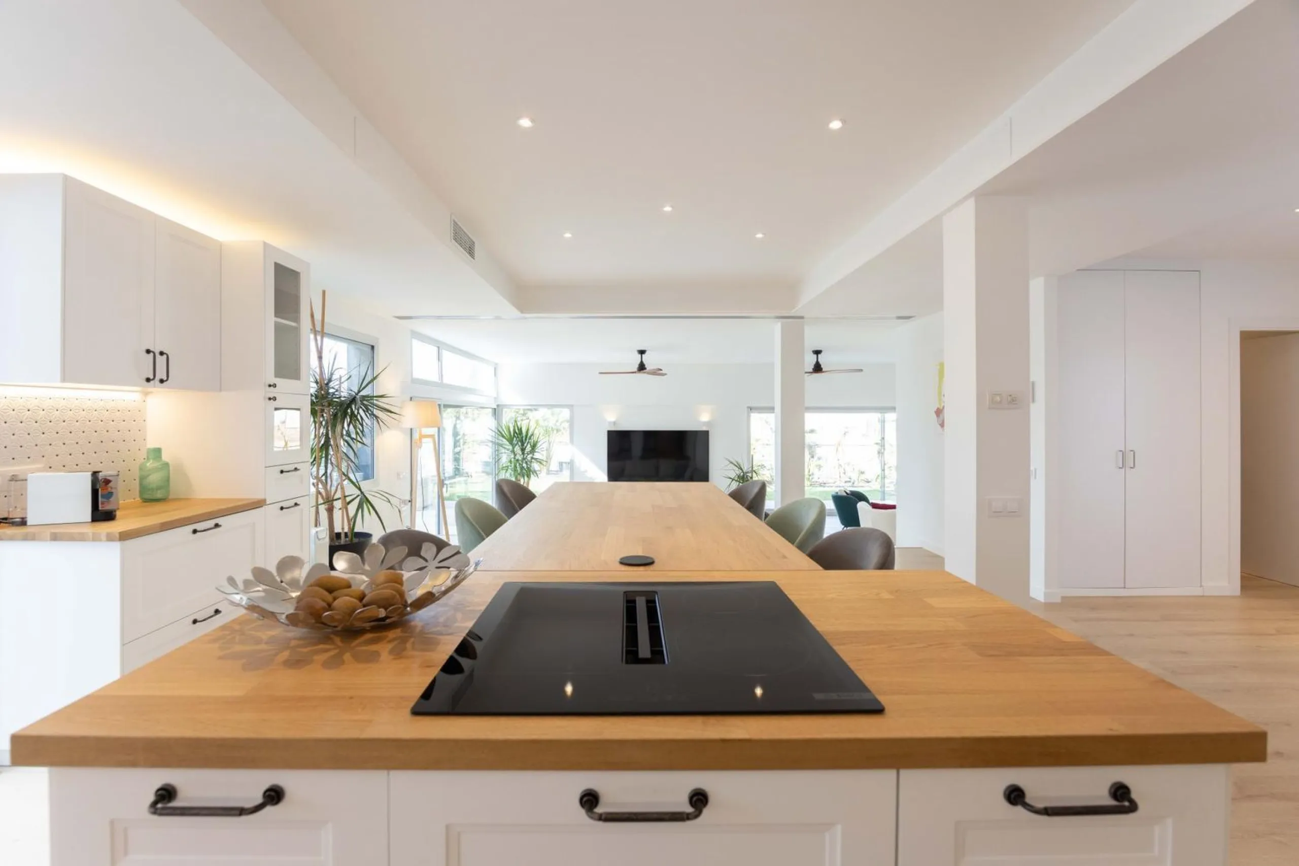 Contemporary Designer Villa with Private Pool in Esplugues de Llobregat, Barcelona