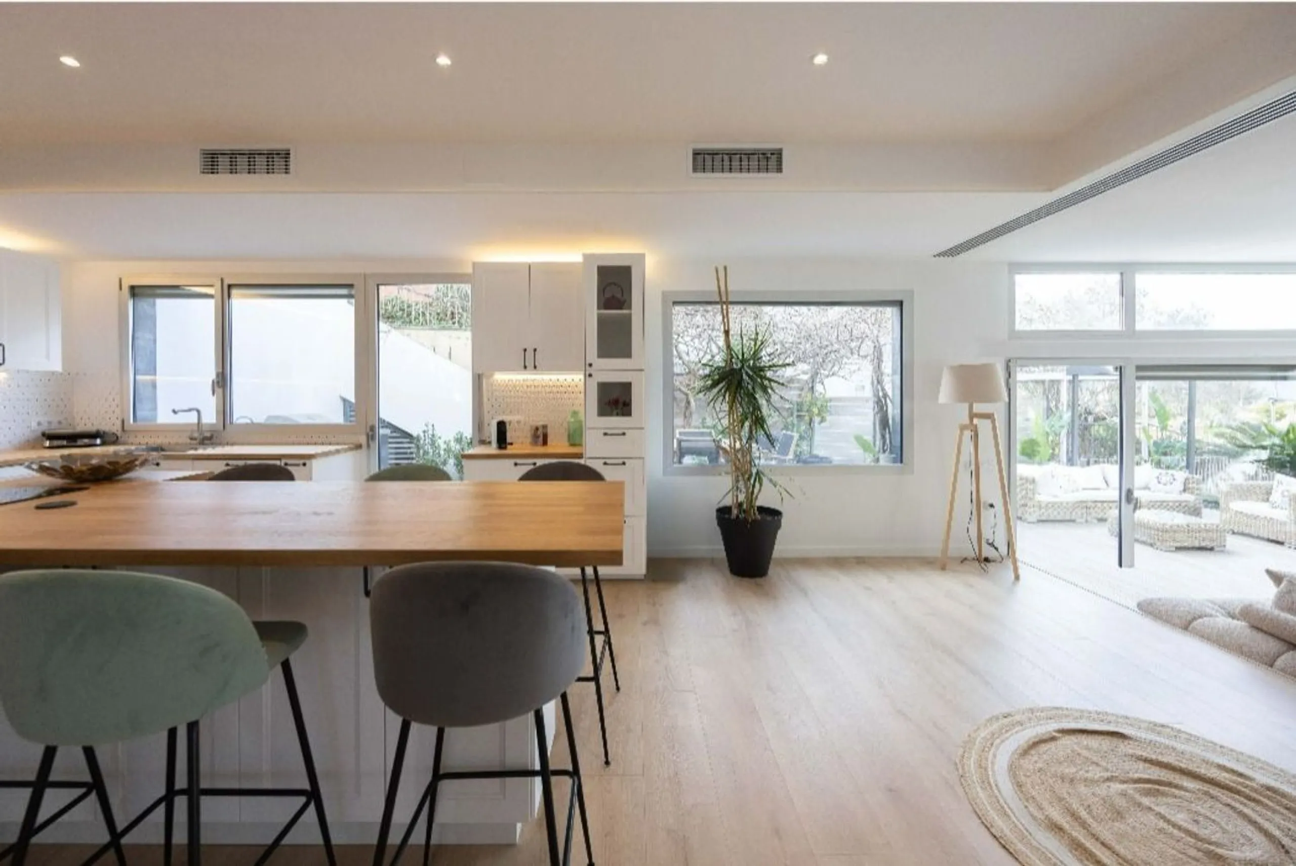 Contemporary Designer Villa with Private Pool in Esplugues de Llobregat, Barcelona