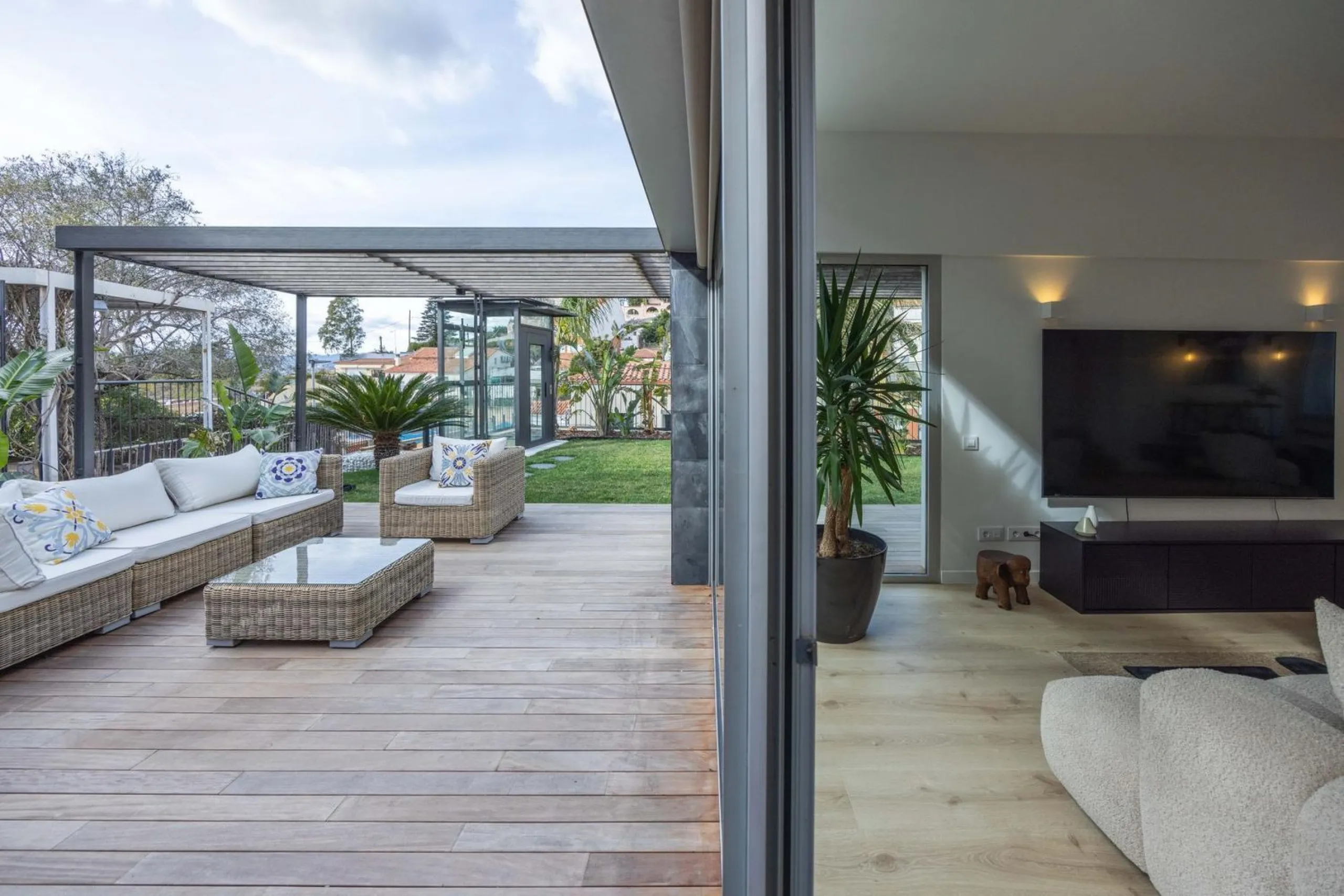 Contemporary Designer Villa with Private Pool in Esplugues de Llobregat, Barcelona