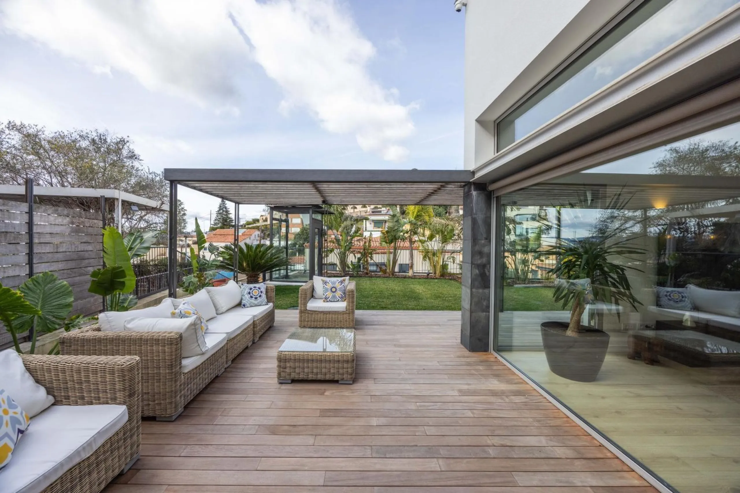 Contemporary Designer Villa with Private Pool in Esplugues de Llobregat, Barcelona