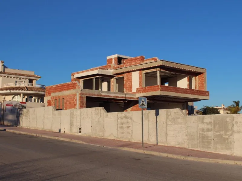 Se vende villa nueva. Precio 890,000