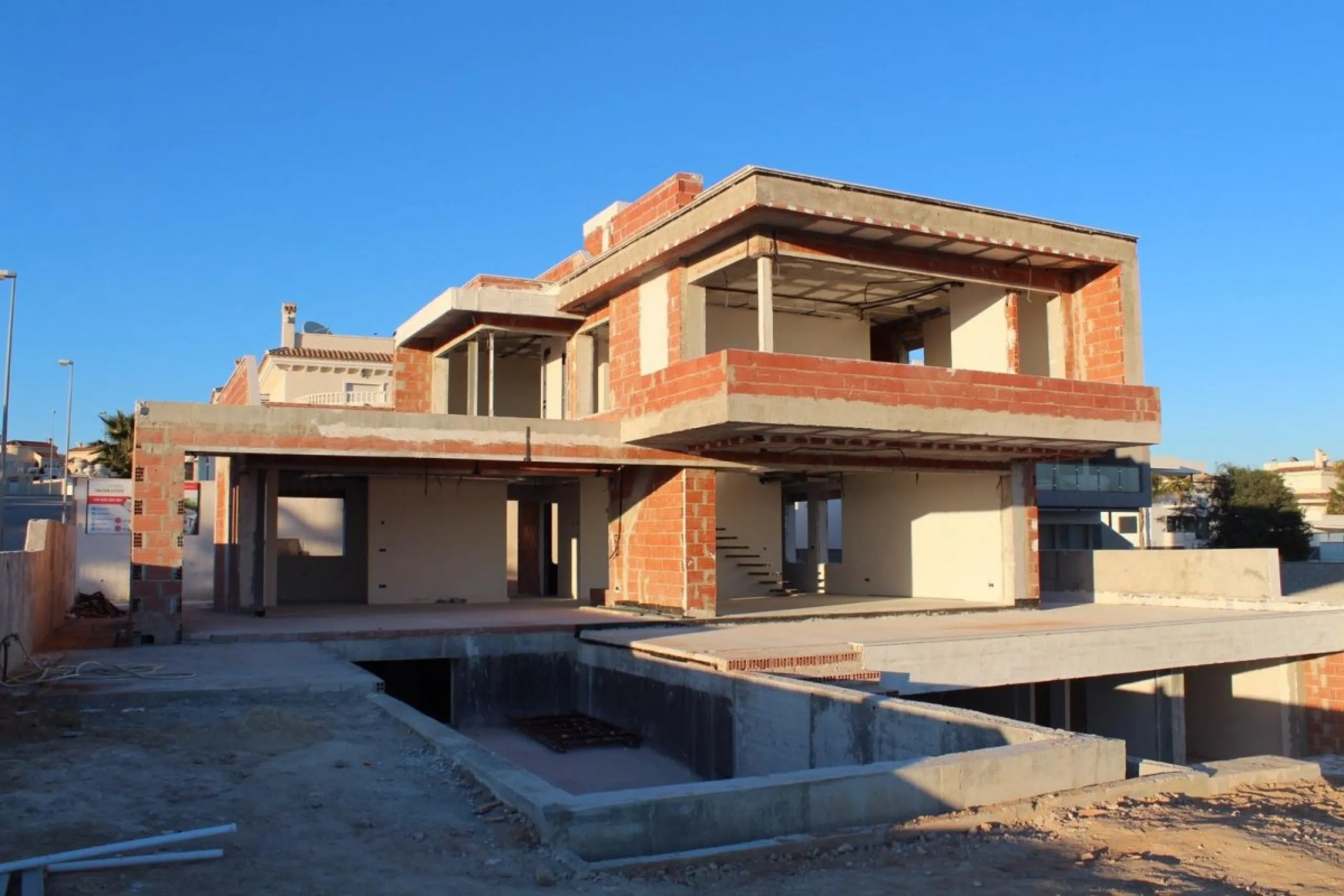 Se vende villa nueva. Precio 890,000
