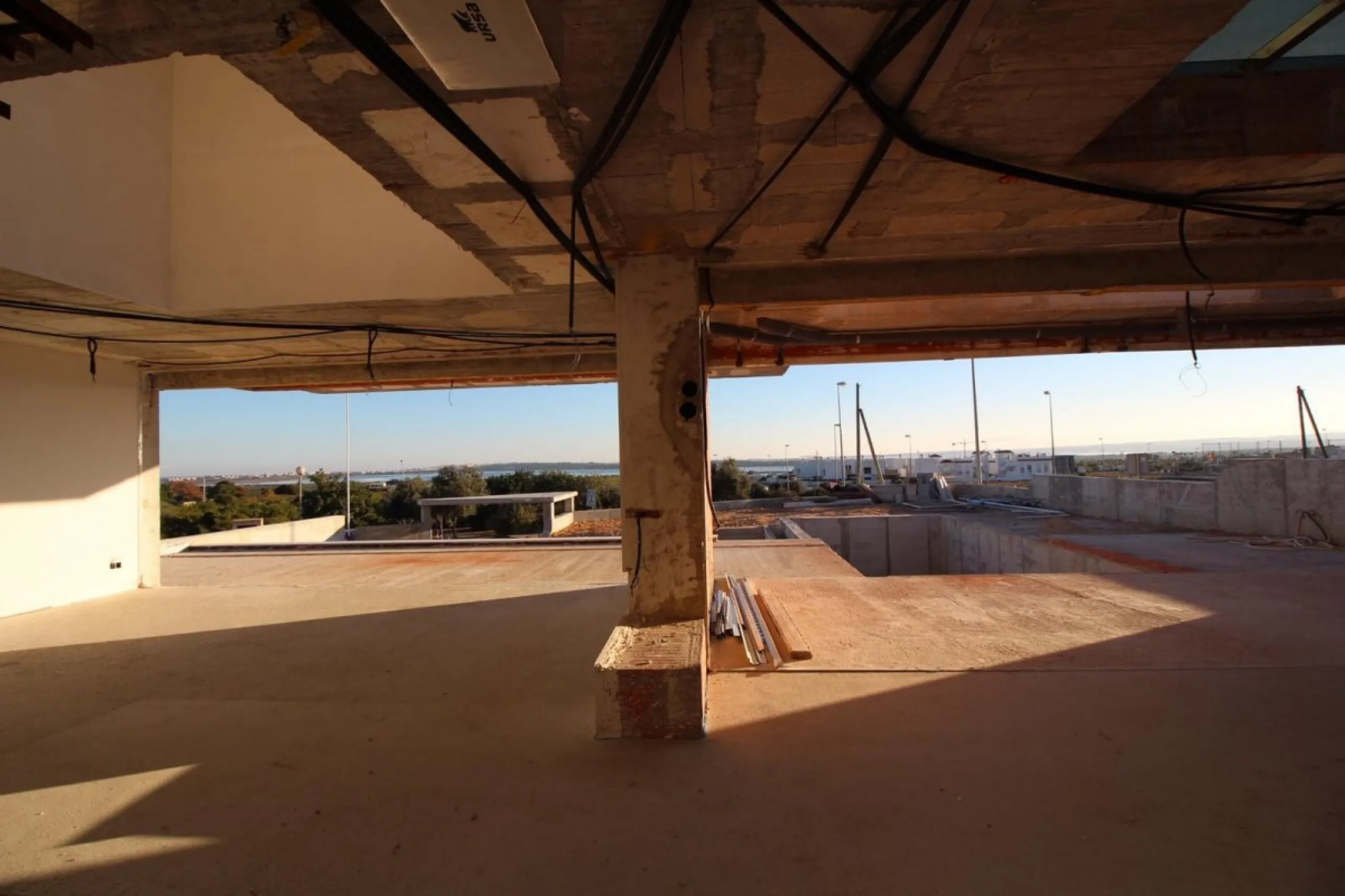 Se vende villa nueva. Precio 890,000