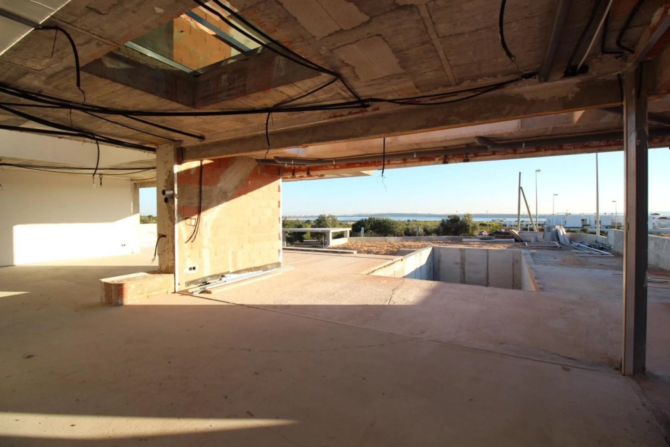 Se vende villa nueva. Precio 890,000