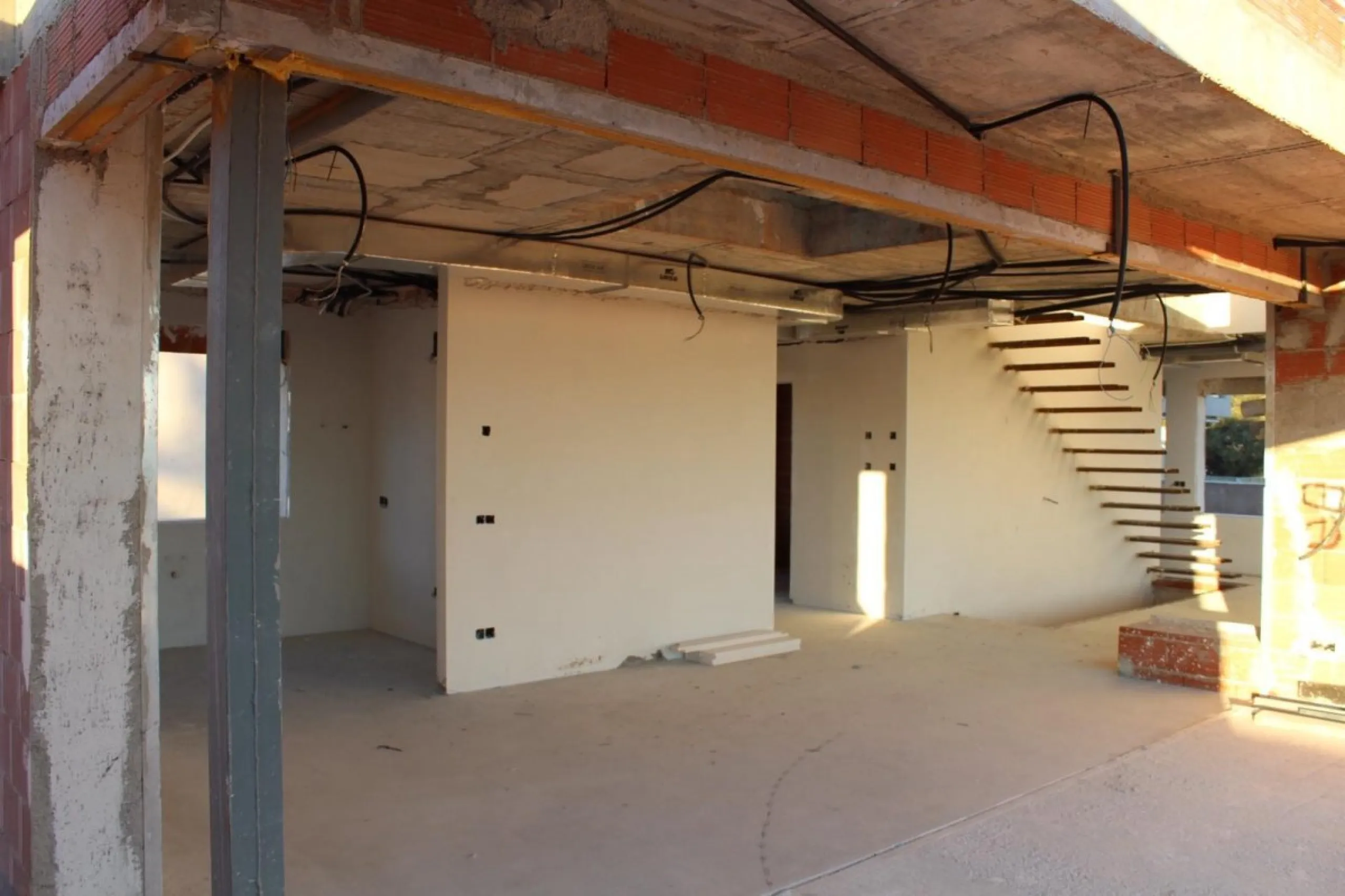 Se vende villa nueva. Precio 890,000