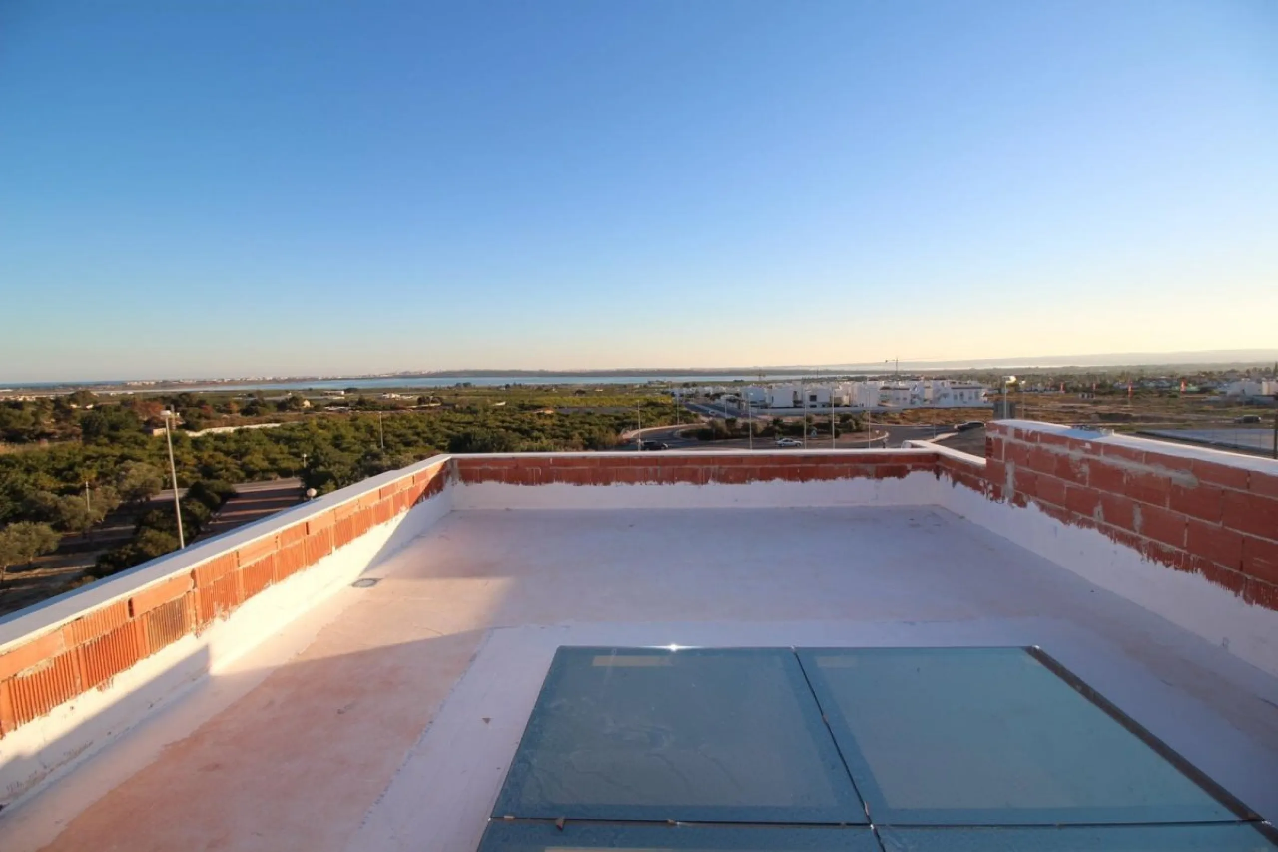 Se vende villa nueva. Precio 890,000