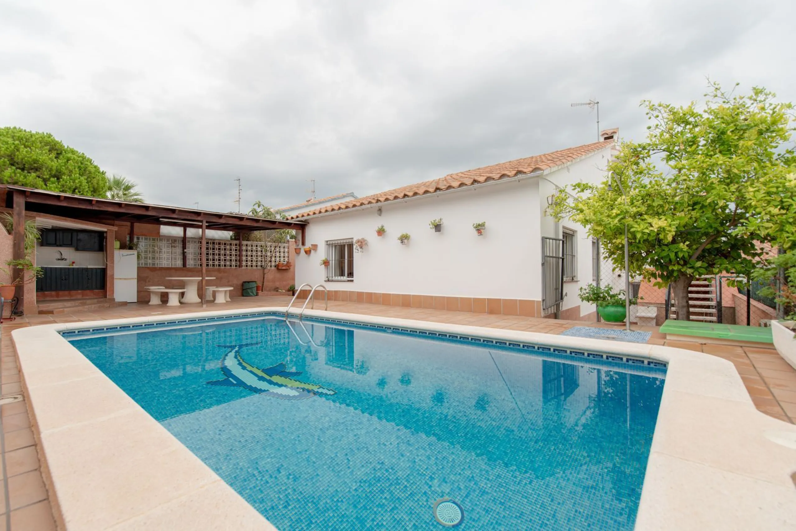 Chalet independiente con piscina y apartamento en Mas Mel, Calafell