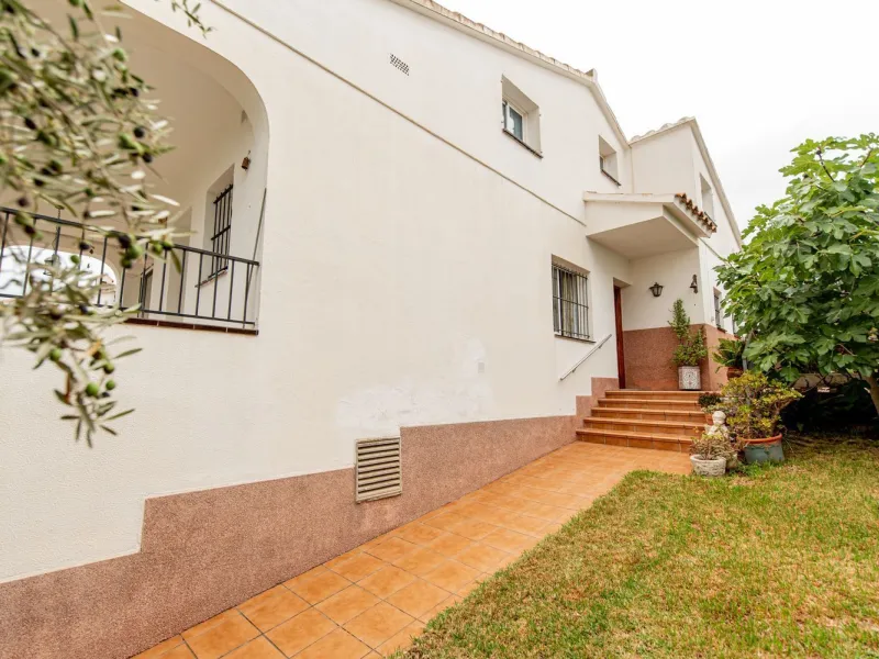 Chalet independiente con piscina y apartamento en Mas Mel, Calafell