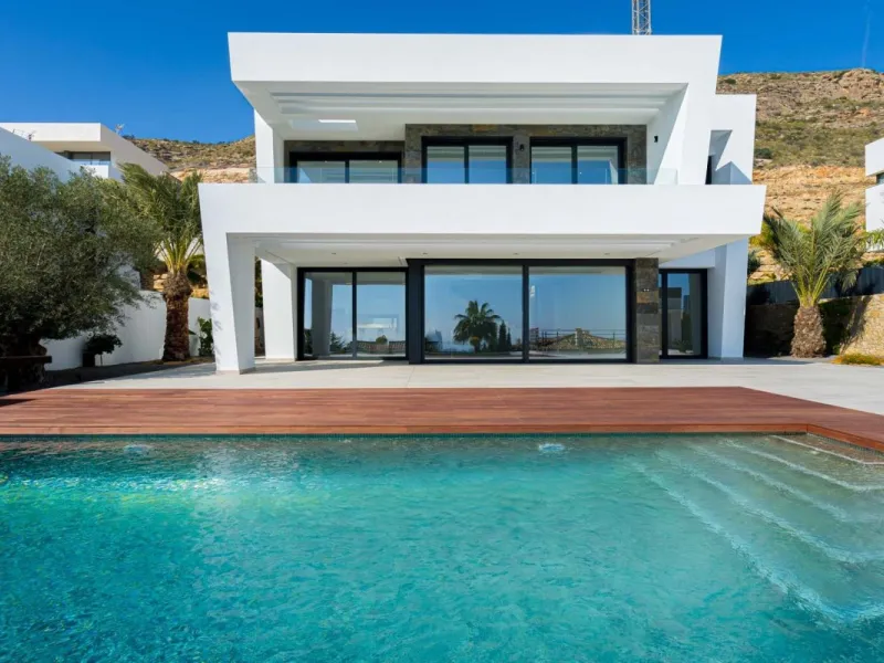 Exquisite villa with private pool and panoramic views in Sierra Cortina