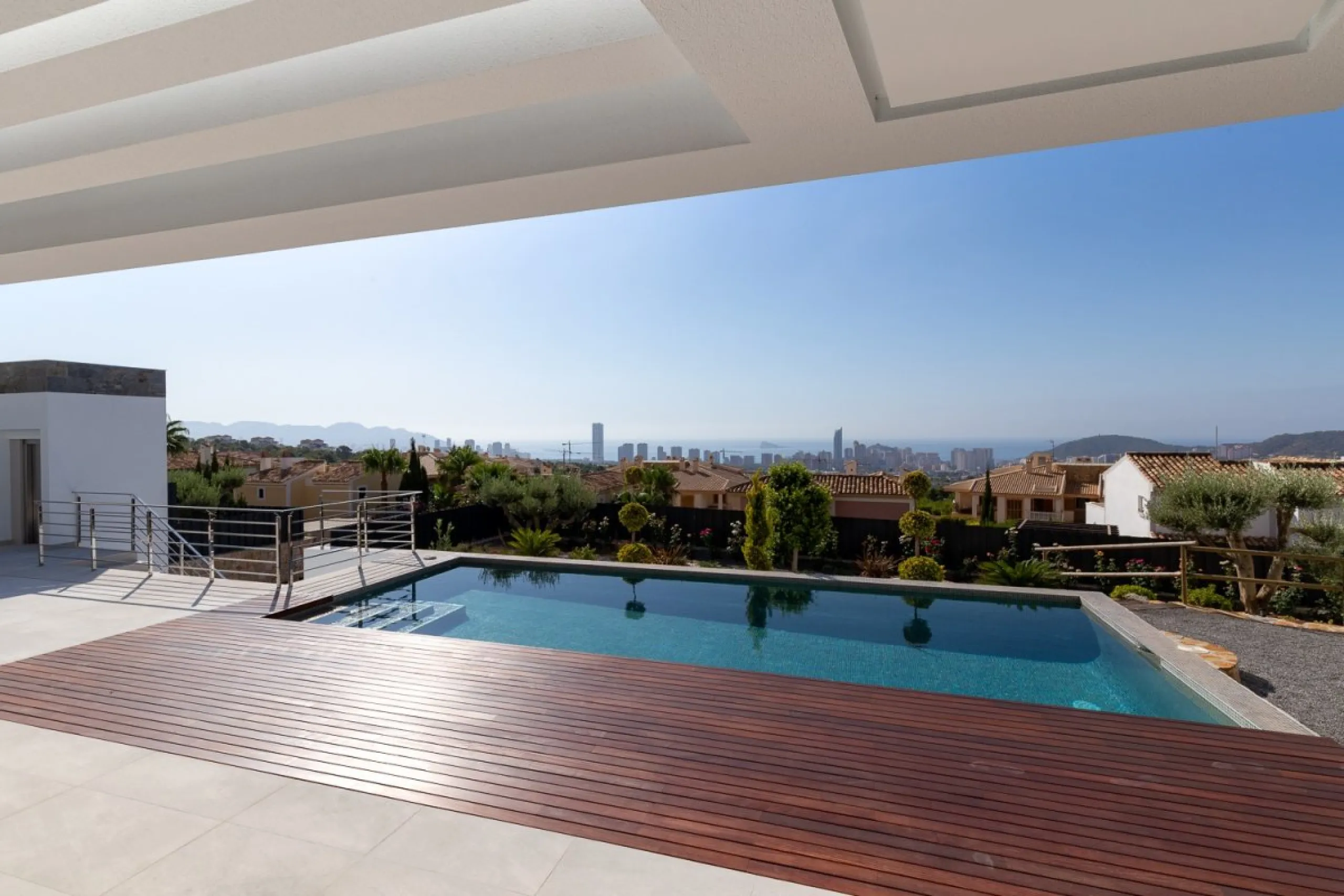 Exquisite villa with private pool and panoramic views in Sierra Cortina