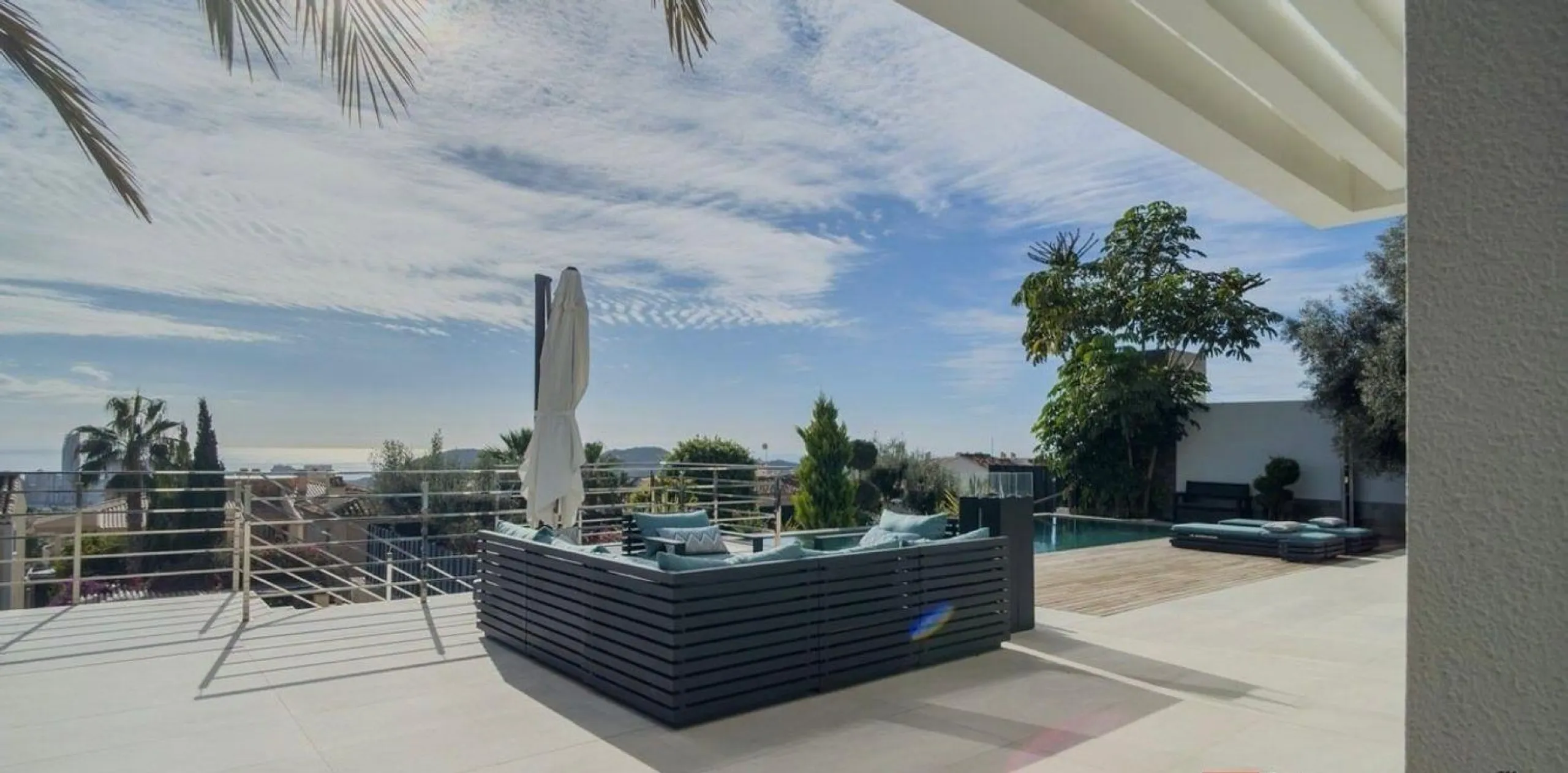 Exquisite villa with private pool and panoramic views in Sierra Cortina