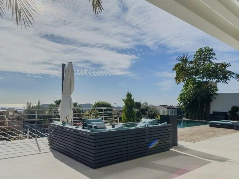 Exquisite villa with private pool and panoramic views in Sierra Cortina