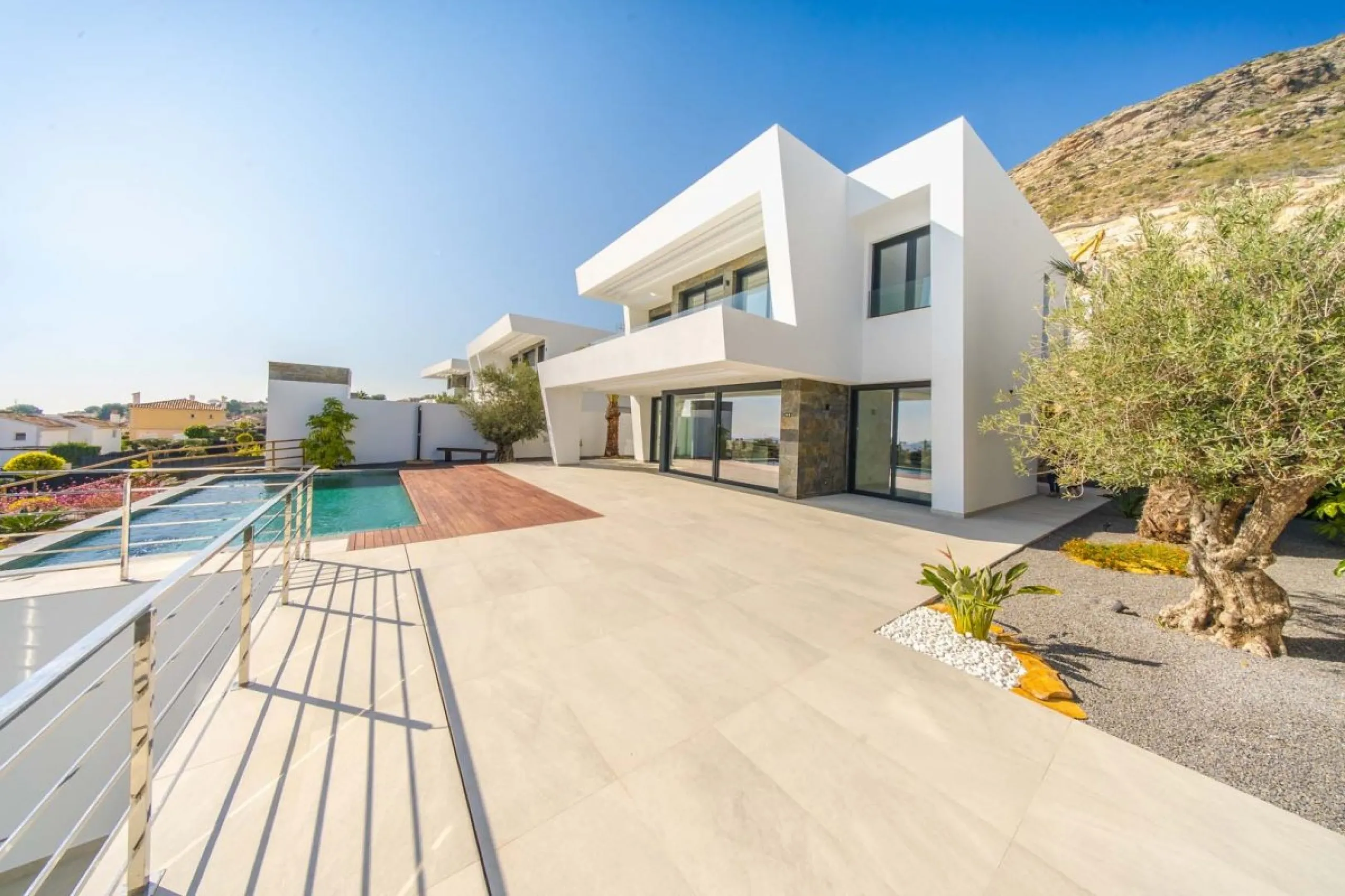 Exquisite villa with private pool and panoramic views in Sierra Cortina