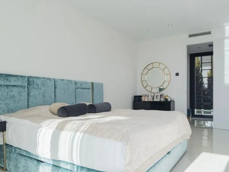 Exquisite villa with private pool and panoramic views in Sierra Cortina