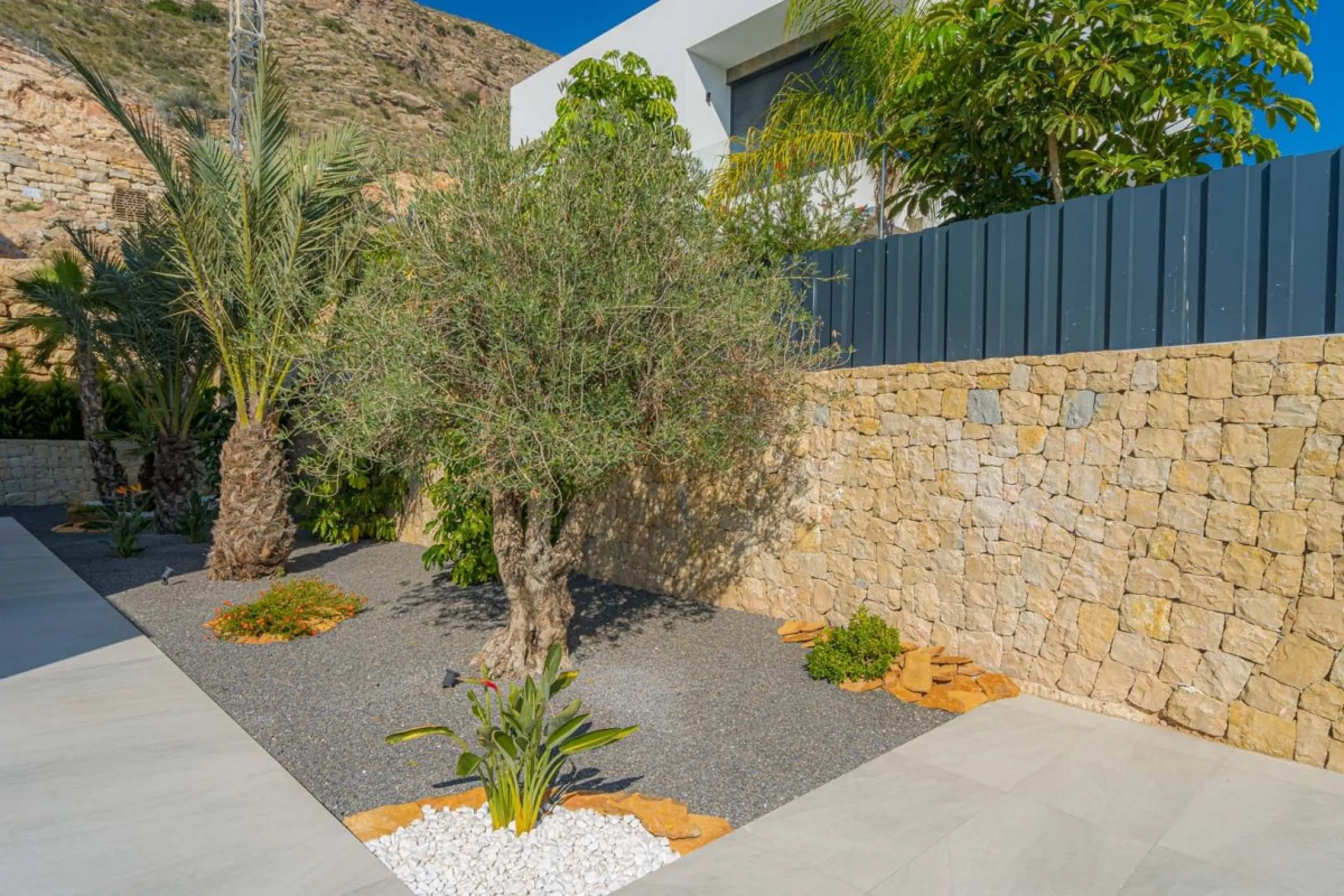 Exquisite villa with private pool and panoramic views in Sierra Cortina