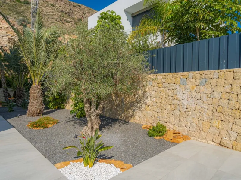Exquisite villa with private pool and panoramic views in Sierra Cortina