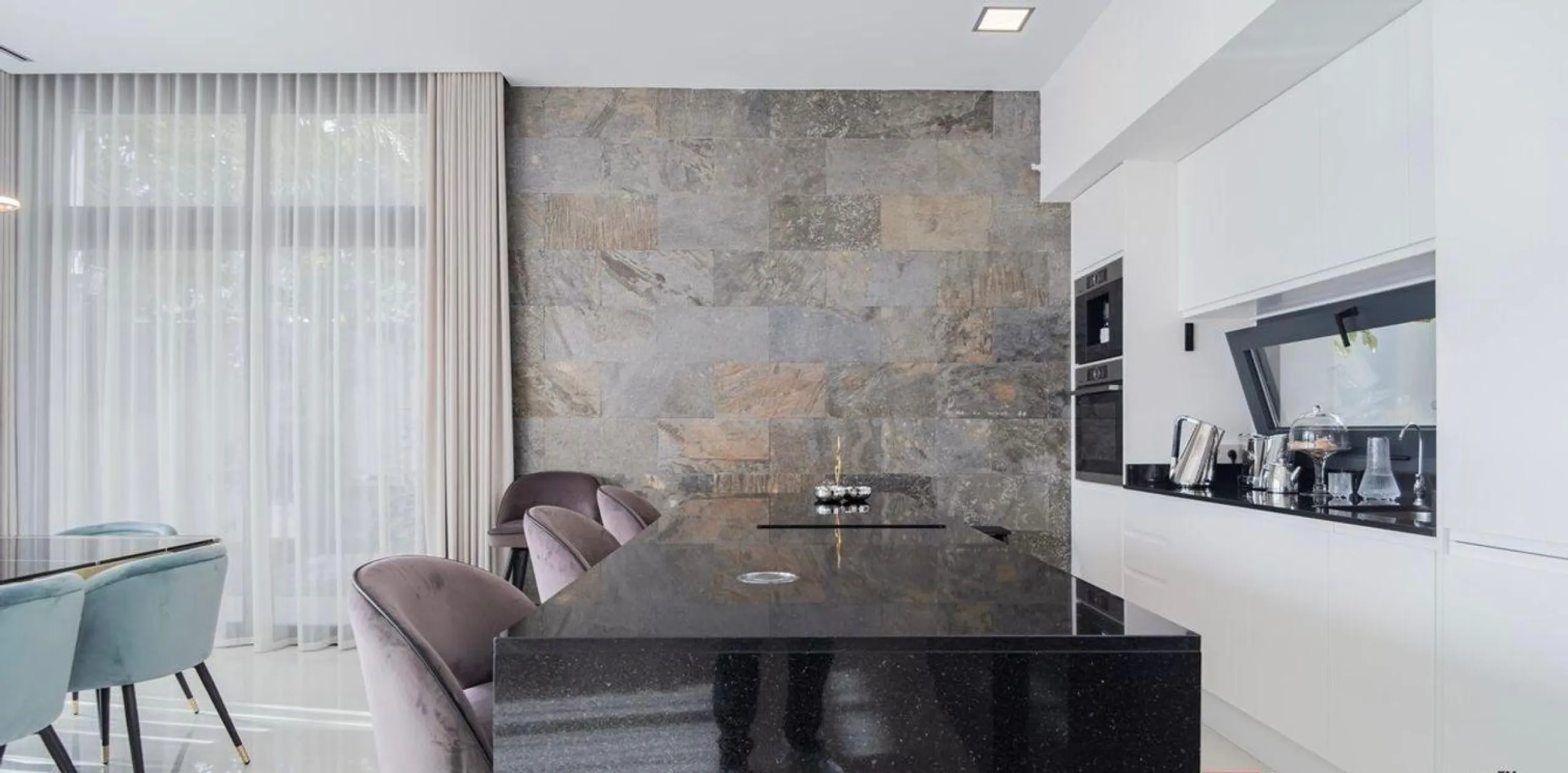 Exquisite villa with private pool and panoramic views in Sierra Cortina