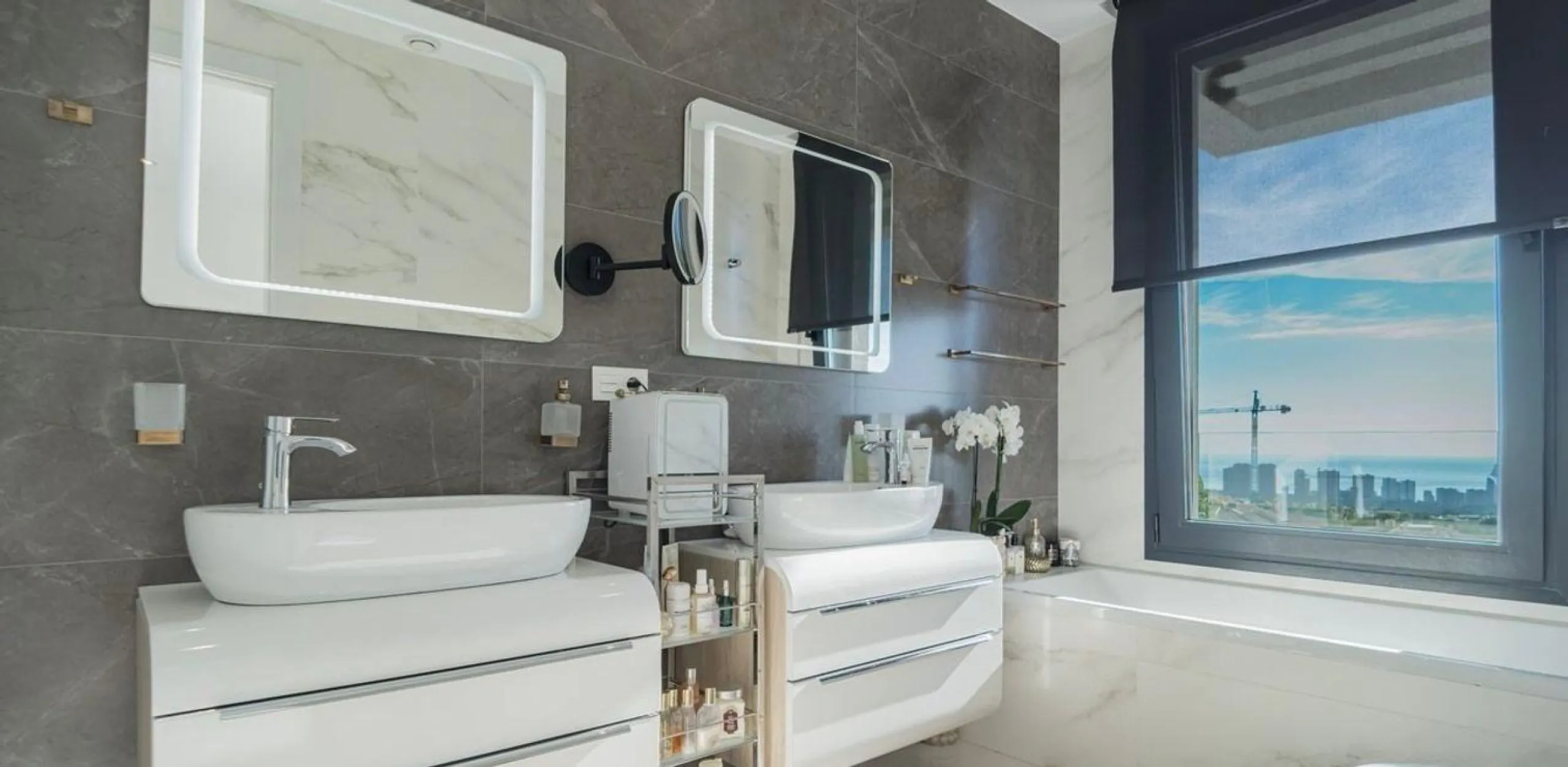 Exquisite villa with private pool and panoramic views in Sierra Cortina