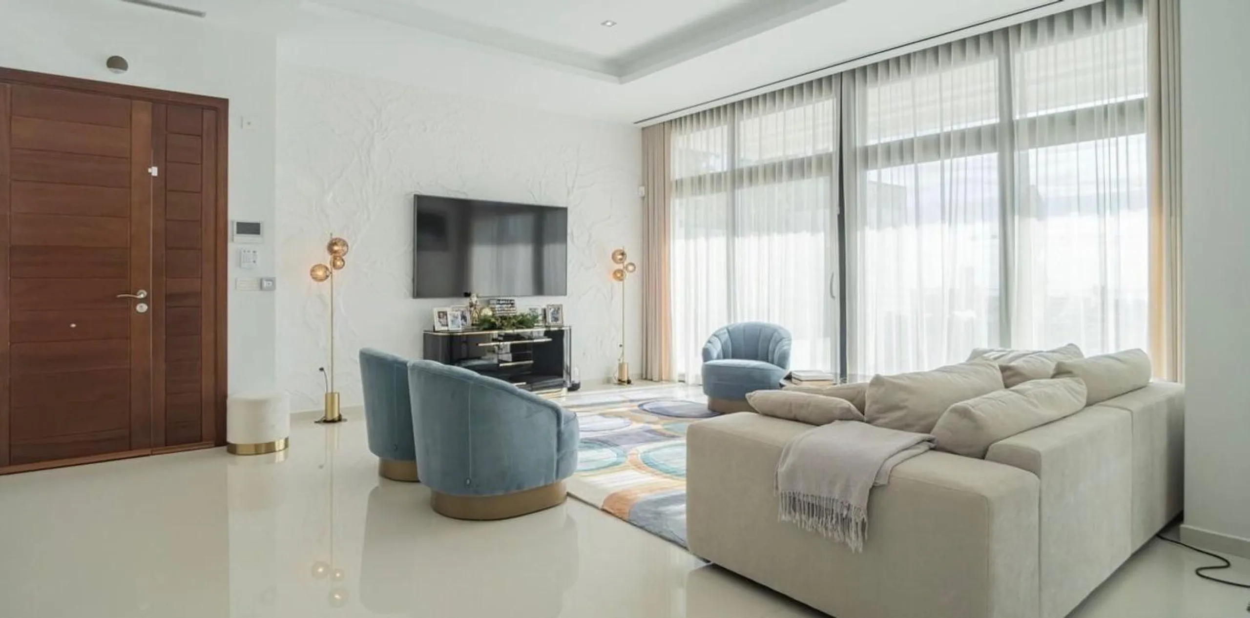 Exquisite villa with private pool and panoramic views in Sierra Cortina