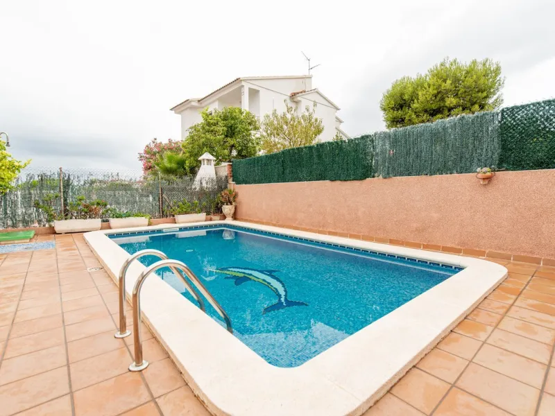 Chalet independiente con piscina y apartamento en Mas Mel, Calafell