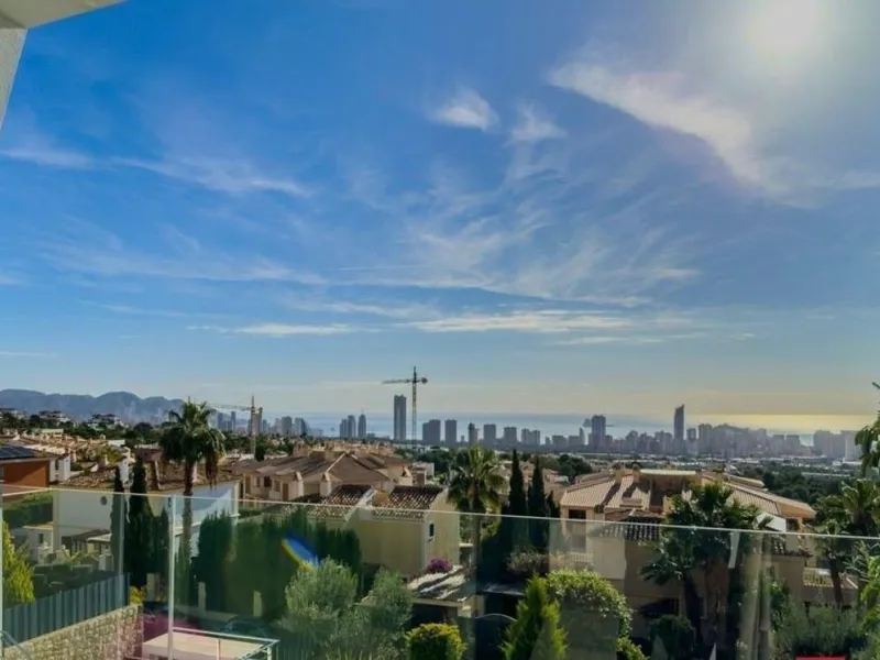 Exquisite villa with private pool and panoramic views in Sierra Cortina