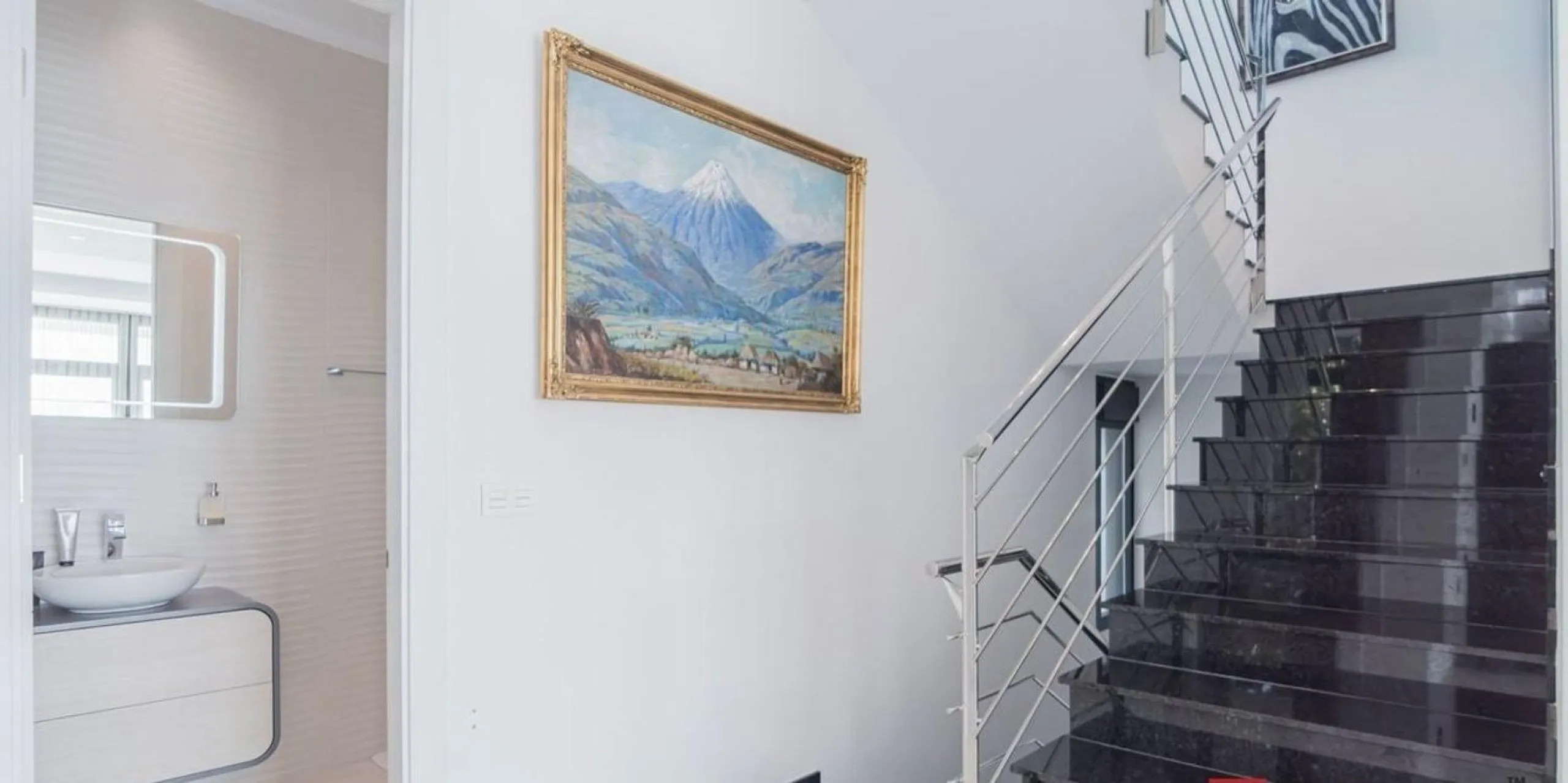 Exquisite villa with private pool and panoramic views in Sierra Cortina