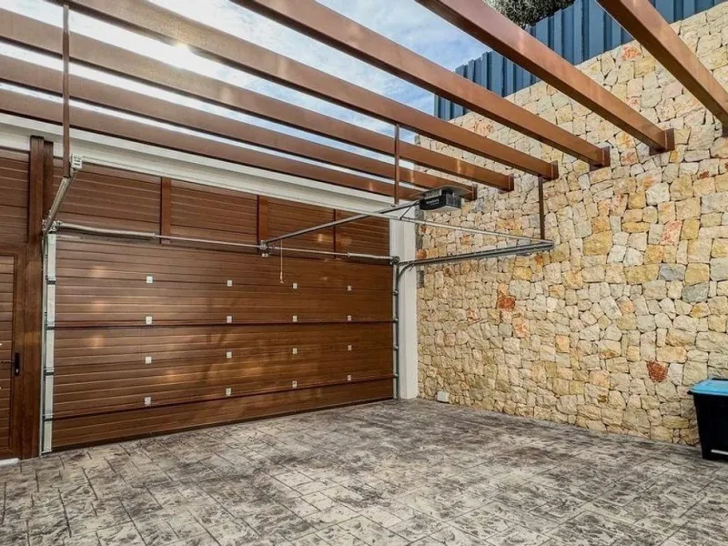 Exquisite villa with private pool and panoramic views in Sierra Cortina