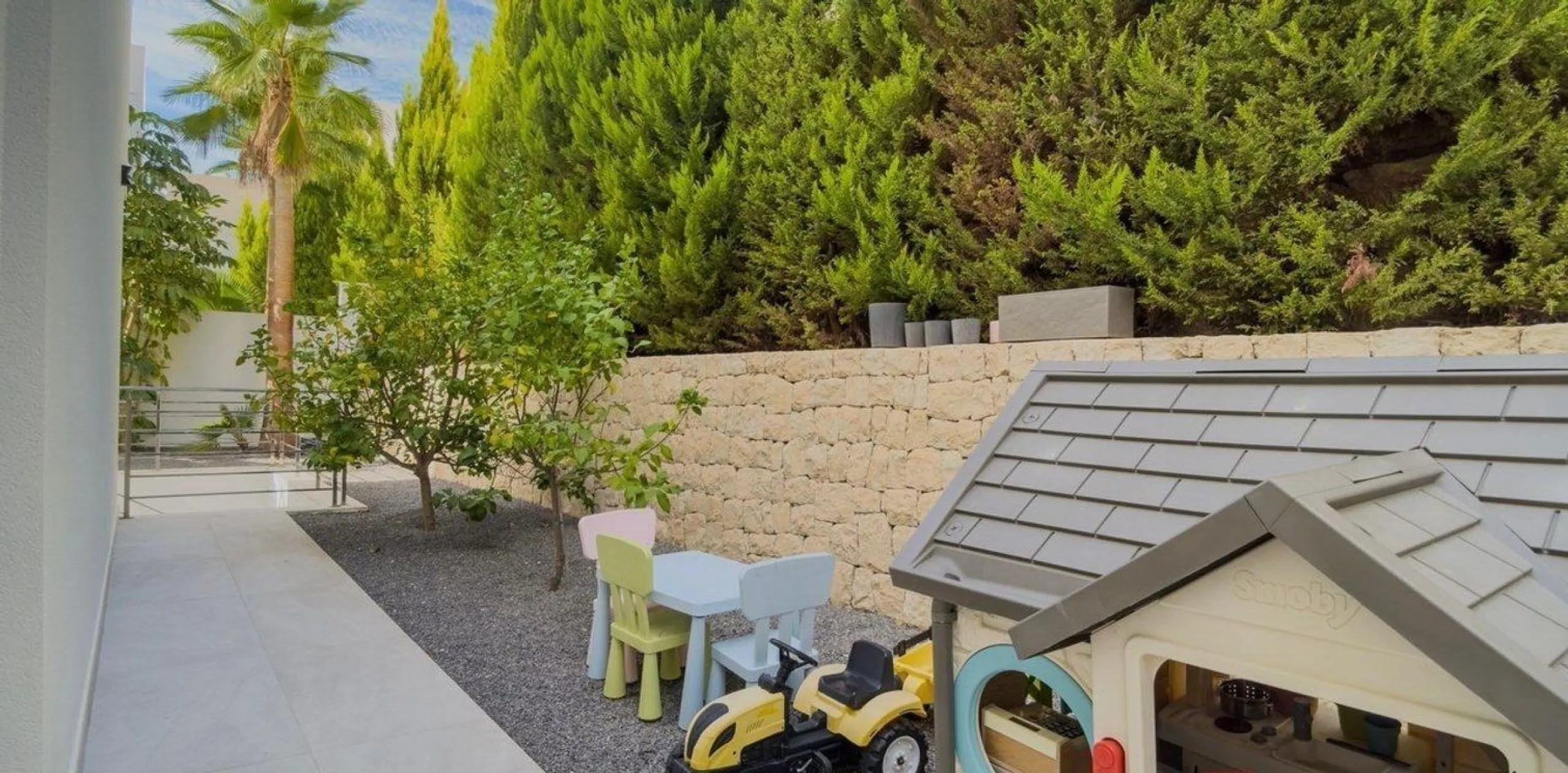Exquisite villa with private pool and panoramic views in Sierra Cortina
