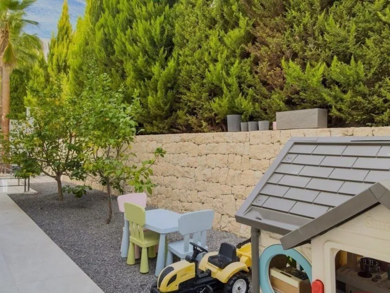 Exquisite villa with private pool and panoramic views in Sierra Cortina