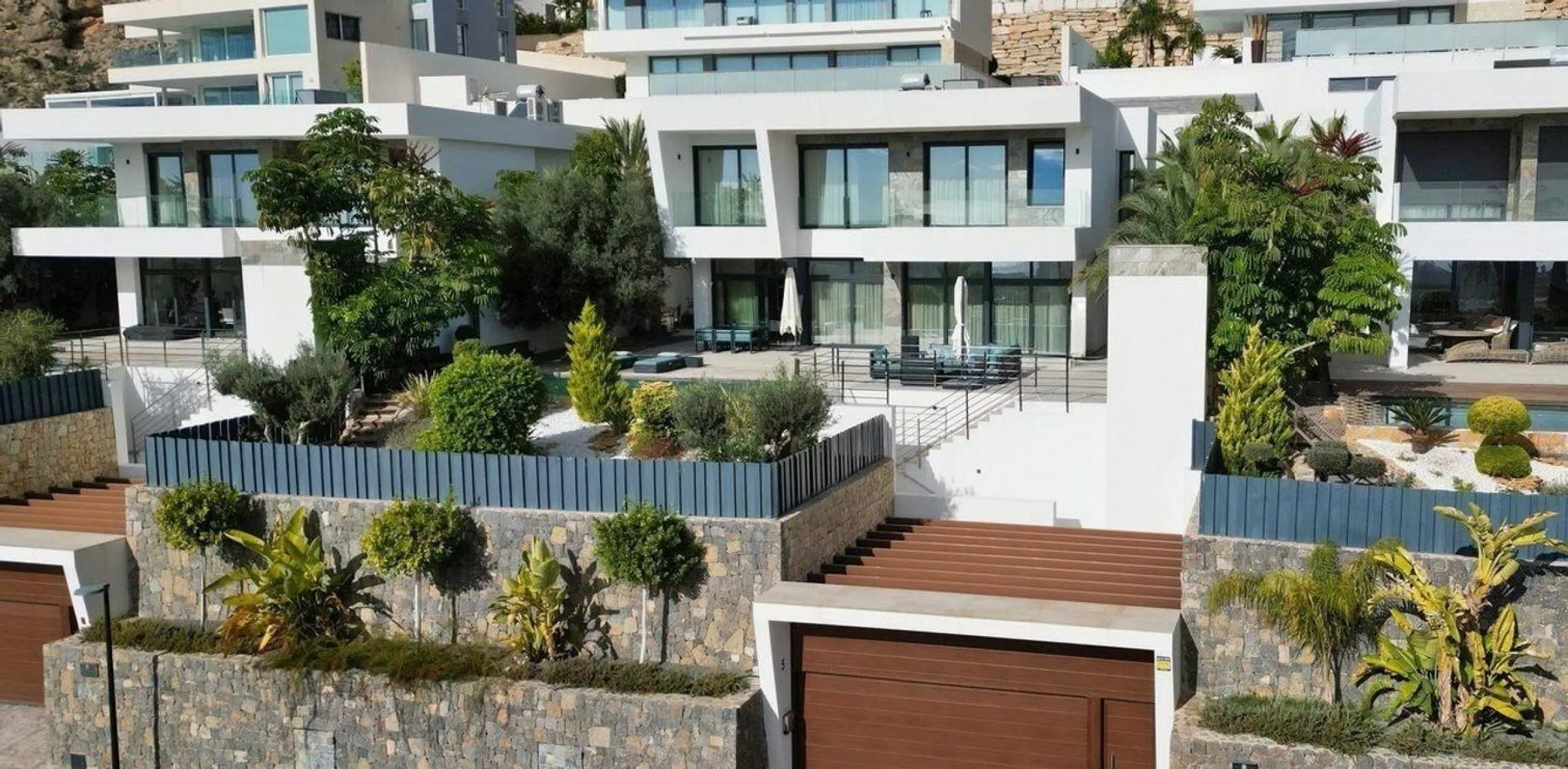 Exquisite villa with private pool and panoramic views in Sierra Cortina
