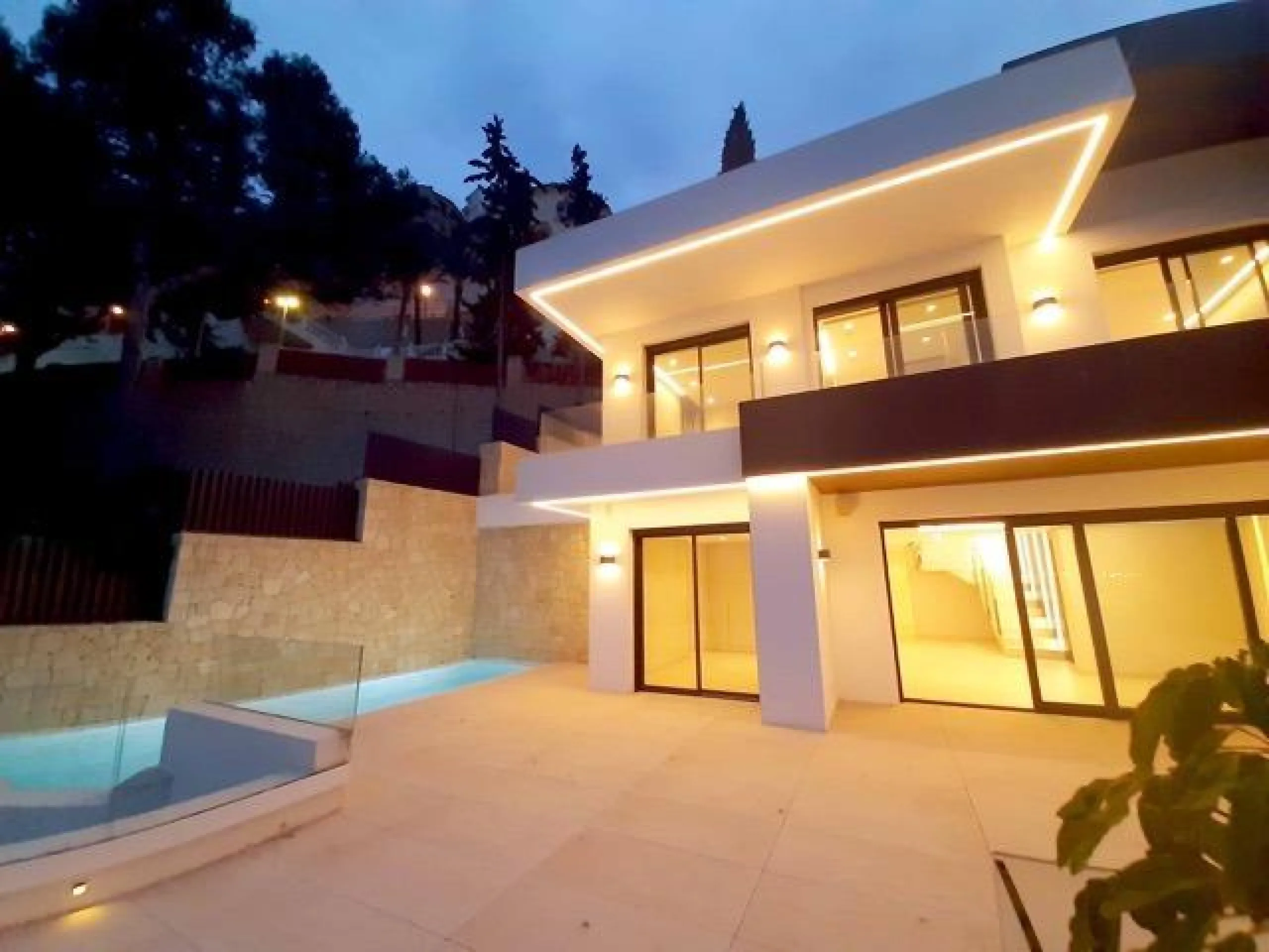 Apartamento dúplex en primera línea de la playa de Poniente