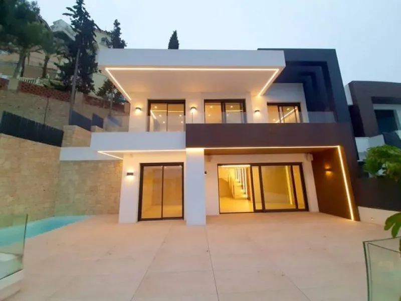 Apartamento dúplex en primera línea de la playa de Poniente