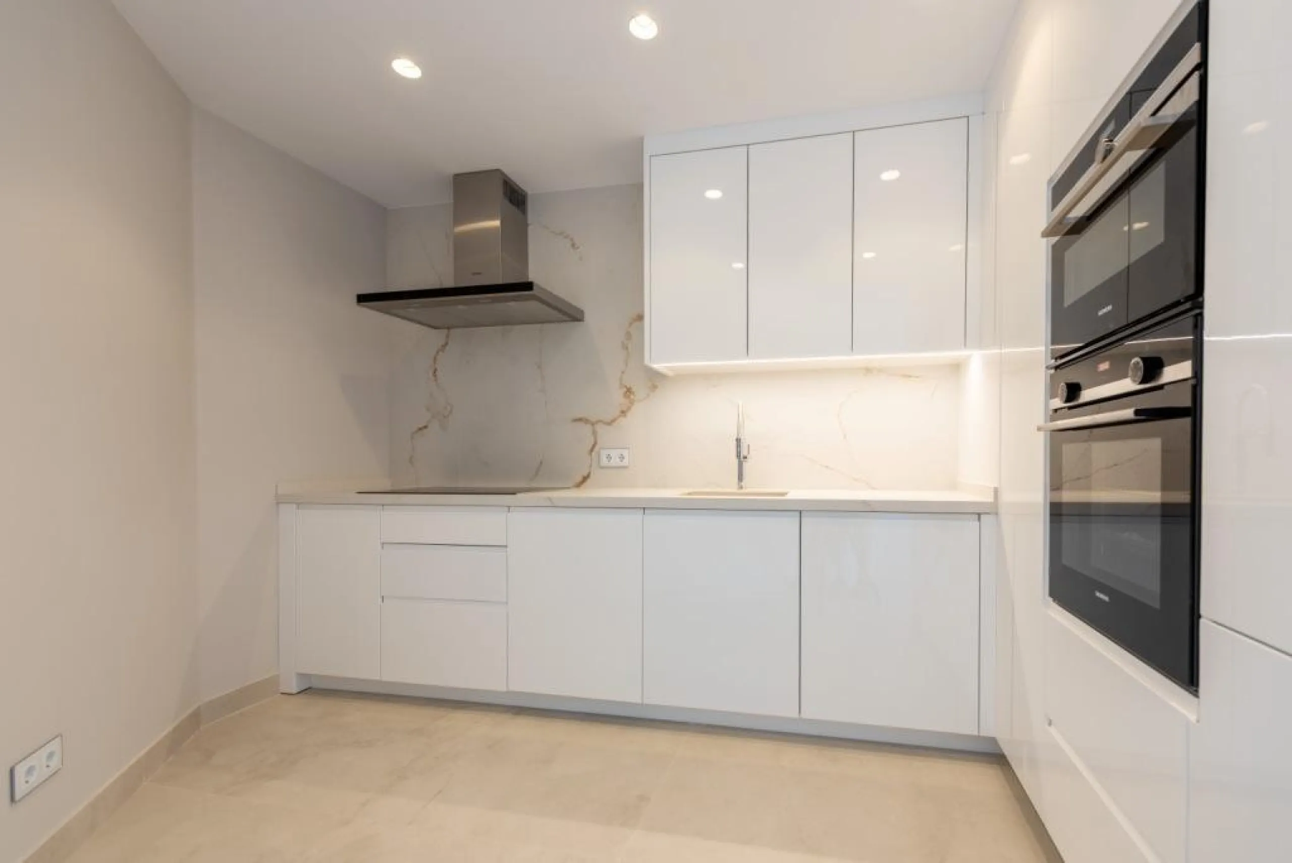 Apartamento dúplex en primera línea de la playa de Poniente