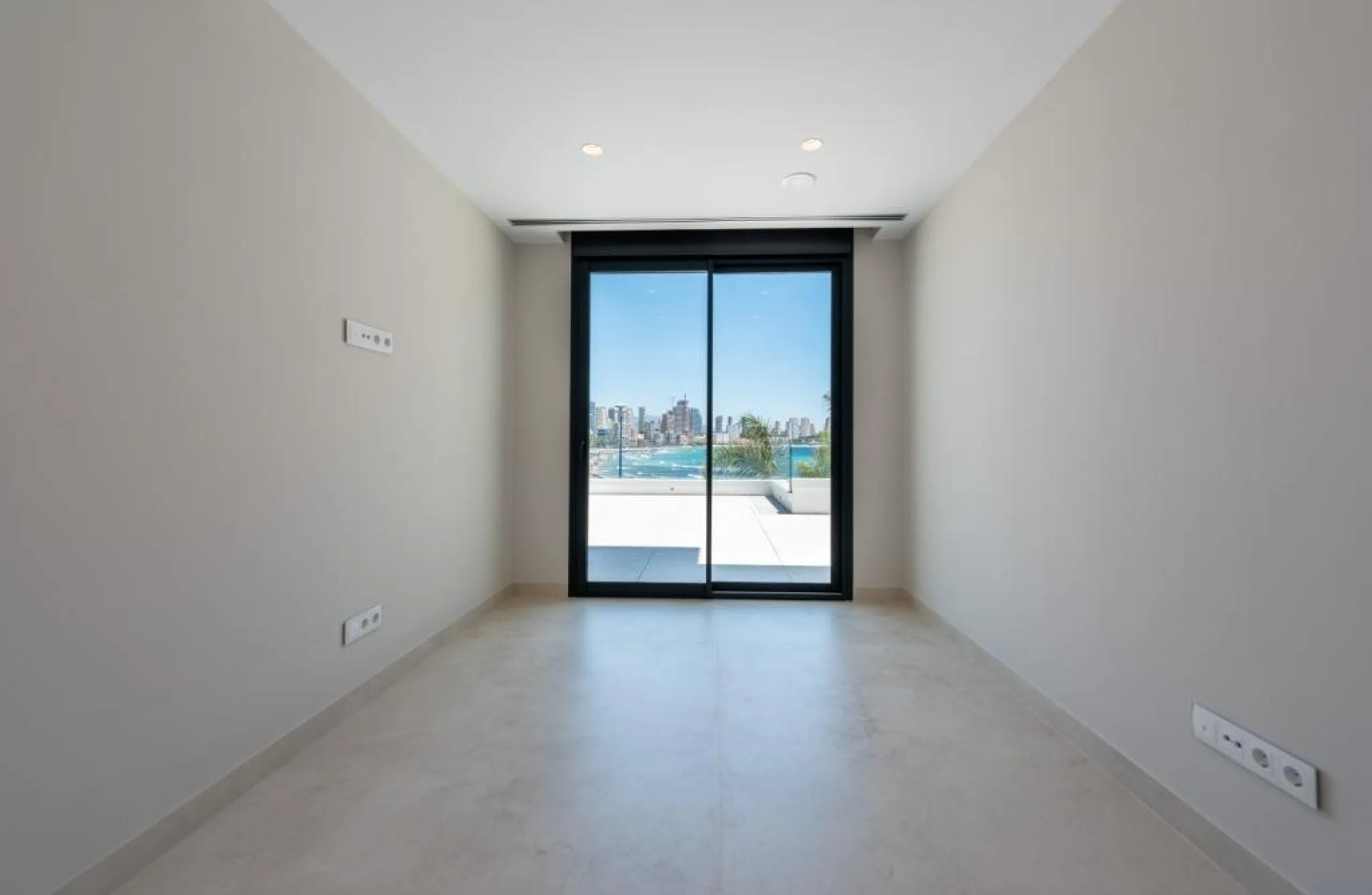 Apartamento dúplex en primera línea de la playa de Poniente