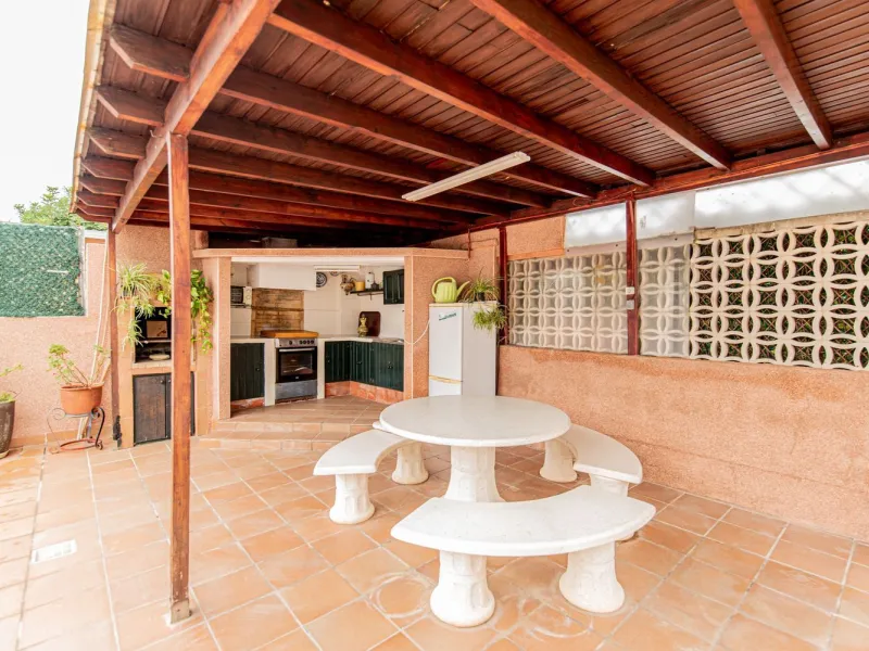 Chalet independiente con piscina y apartamento en Mas Mel, Calafell
