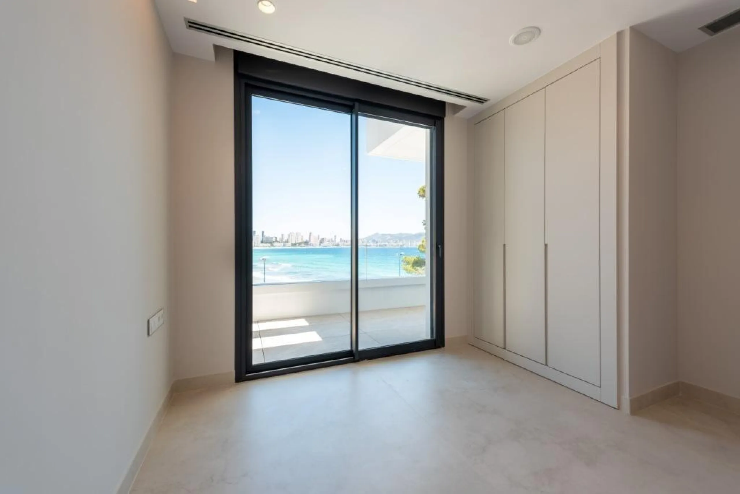Apartamento dúplex en primera línea de la playa de Poniente