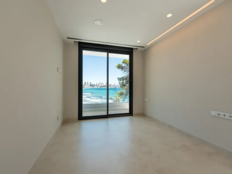 Apartamento dúplex en primera línea de la playa de Poniente