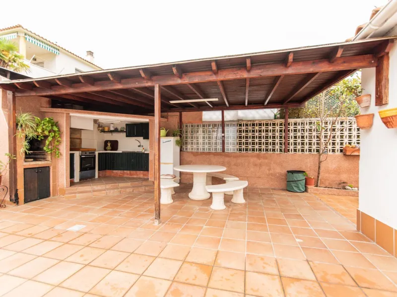 Chalet independiente con piscina y apartamento en Mas Mel, Calafell
