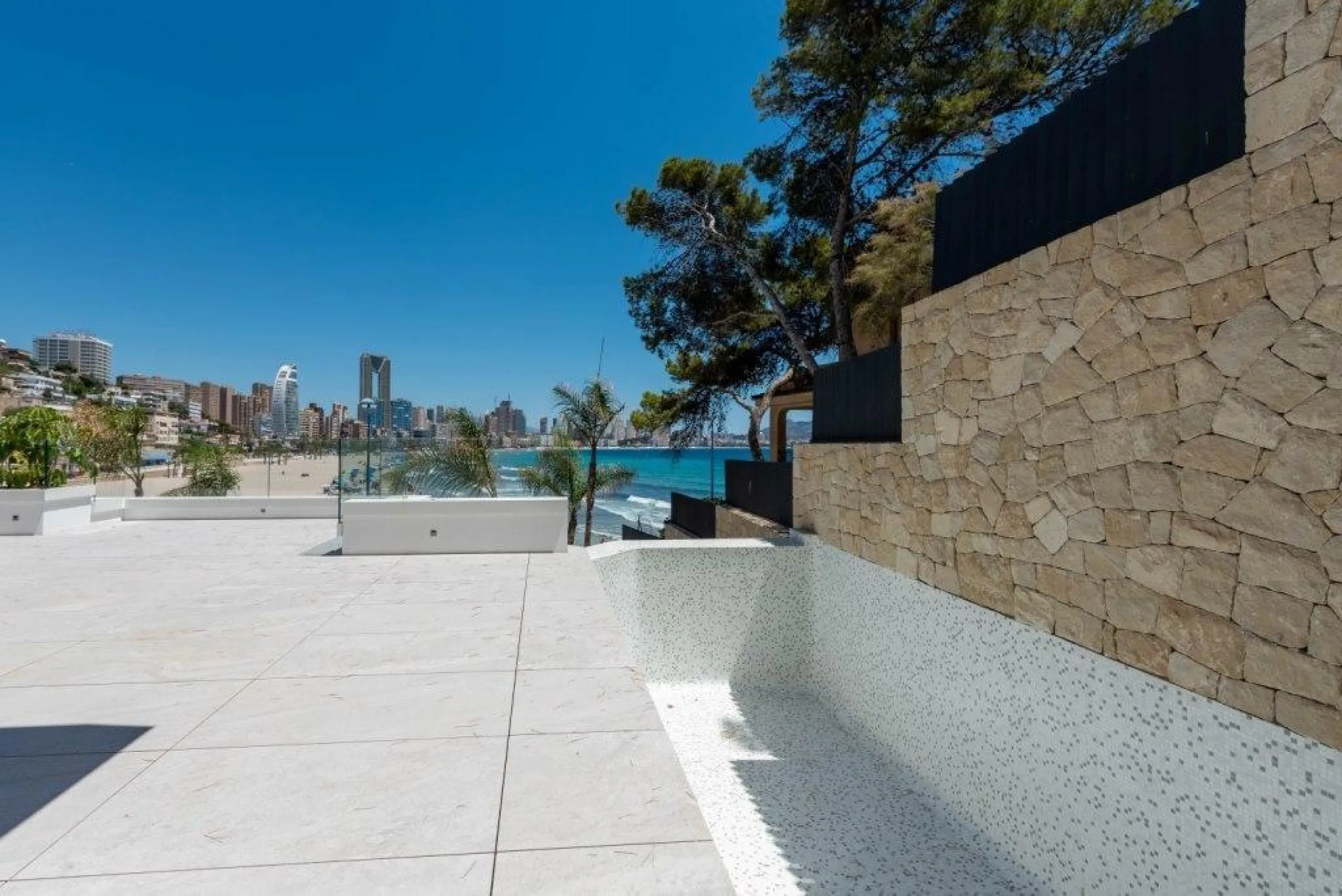 Apartamento dúplex en primera línea de la playa de Poniente
