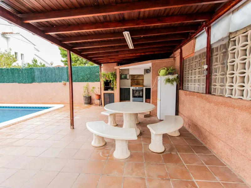 Chalet independiente con piscina y apartamento en Mas Mel, Calafell