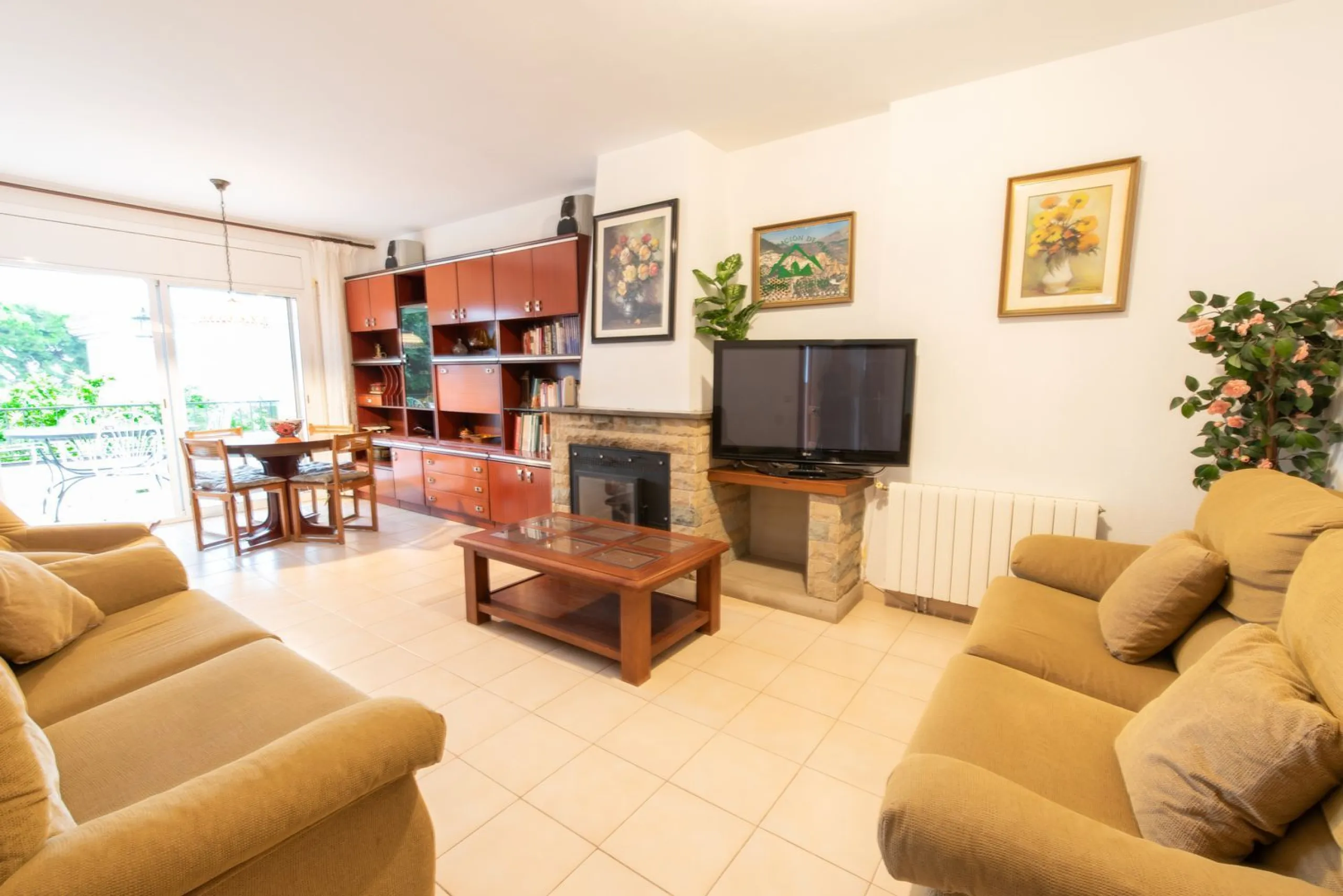 Chalet independiente con piscina y apartamento en Mas Mel, Calafell