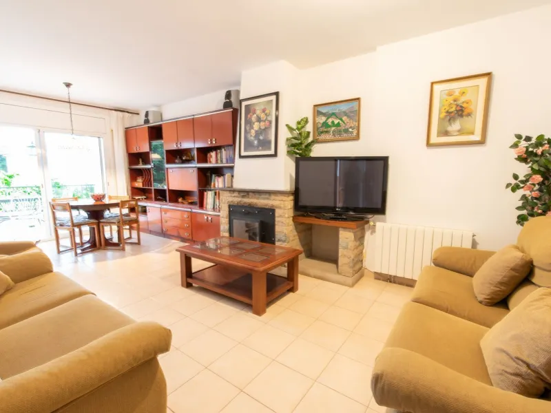 Chalet independiente con piscina y apartamento en Mas Mel, Calafell