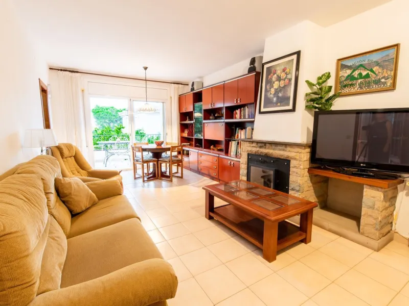 Chalet independiente con piscina y apartamento en Mas Mel, Calafell