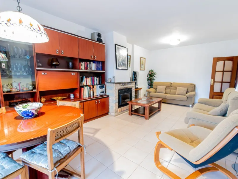Chalet independiente con piscina y apartamento en Mas Mel, Calafell