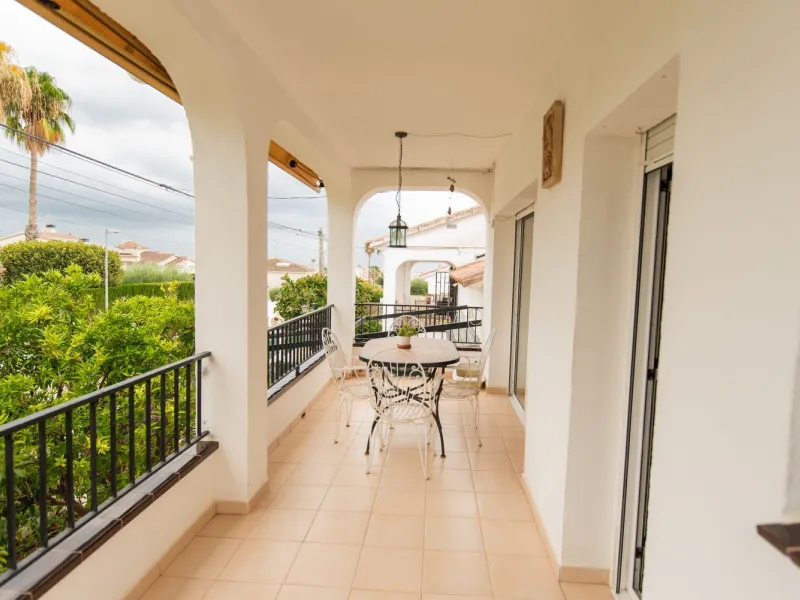 Chalet independiente con piscina y apartamento en Mas Mel, Calafell