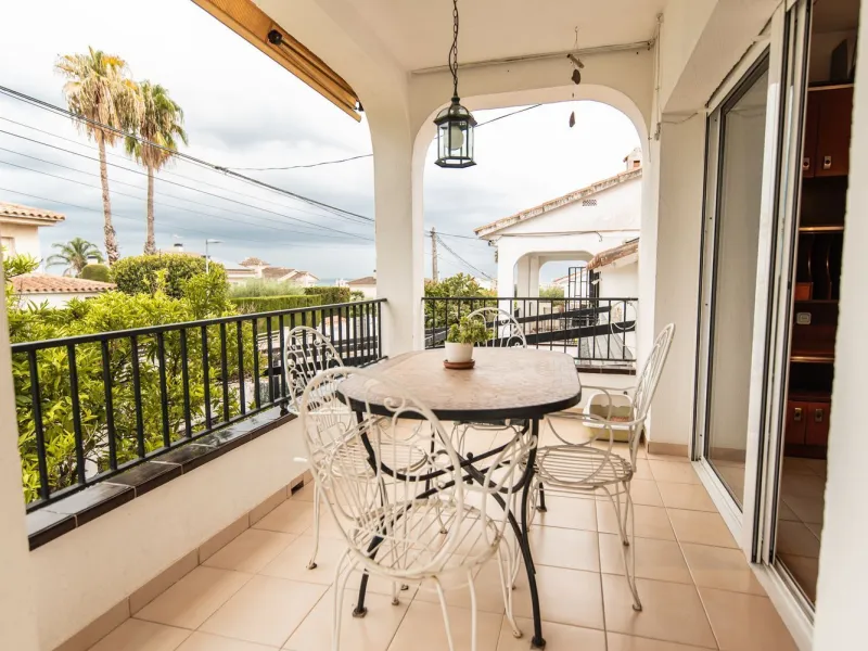 Chalet independiente con piscina y apartamento en Mas Mel, Calafell