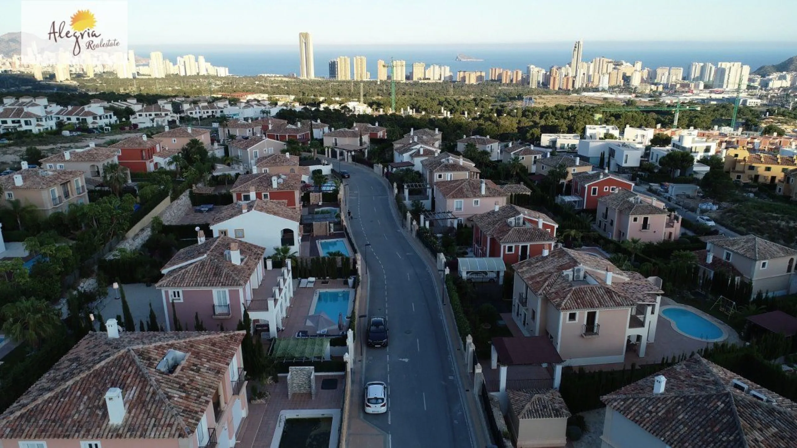 ПРЕВОСХОДНАЯ ВИЛЛА В СЬЕРРА КОРТИНА НА ПРОДАЖУ