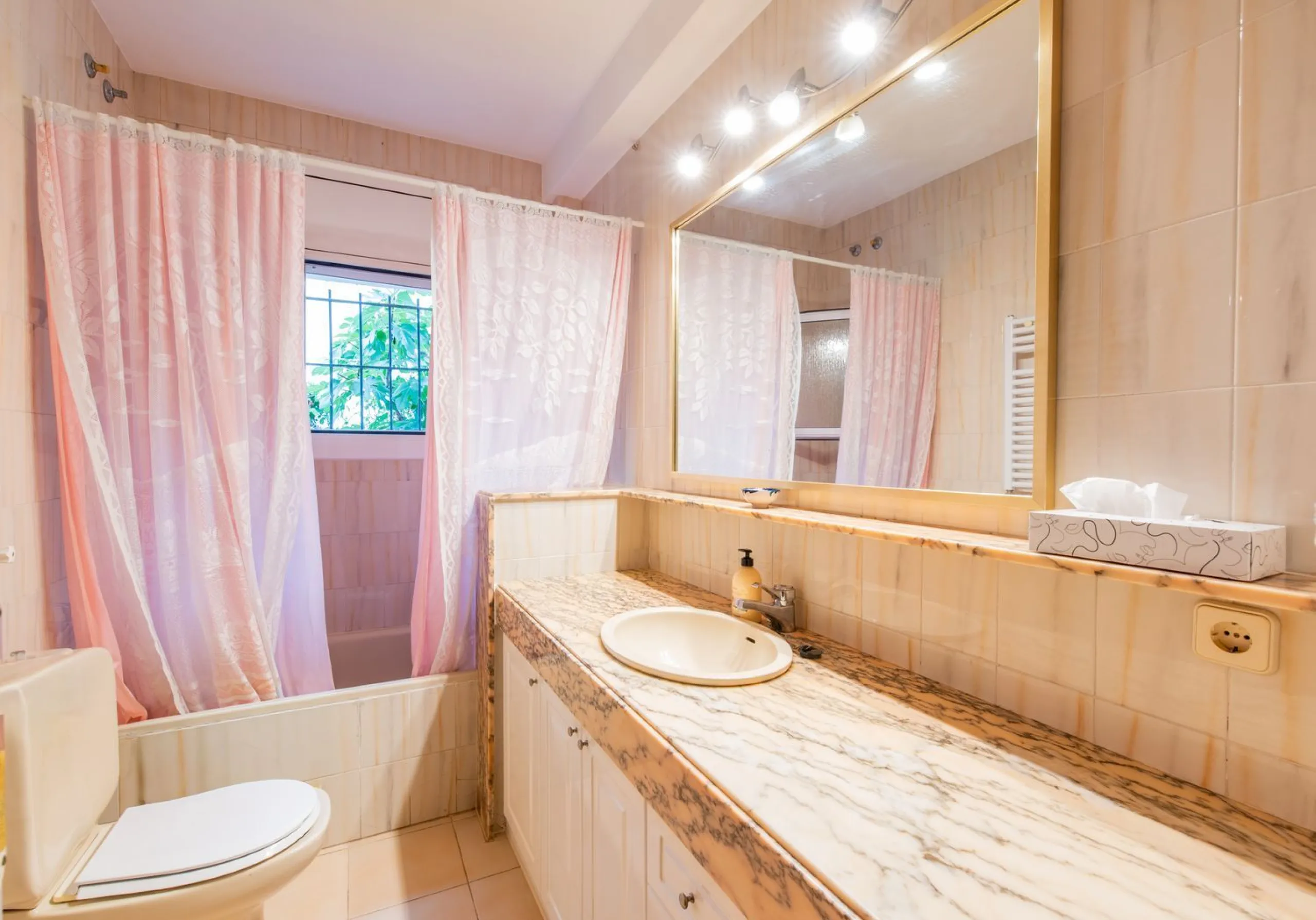 Chalet independiente con piscina y apartamento en Mas Mel, Calafell